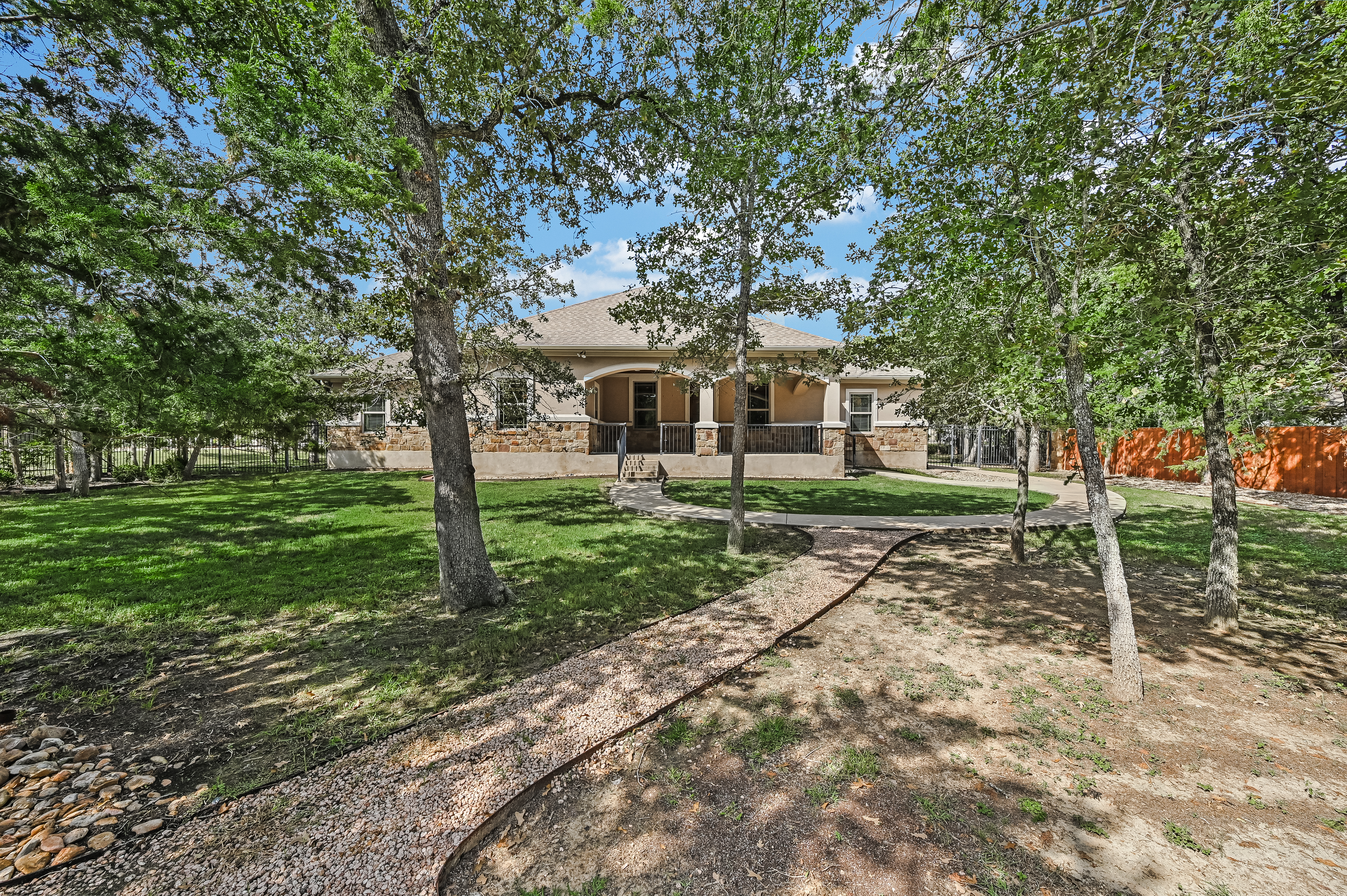  Elegant Living on 1.08 Acres - 物件實景