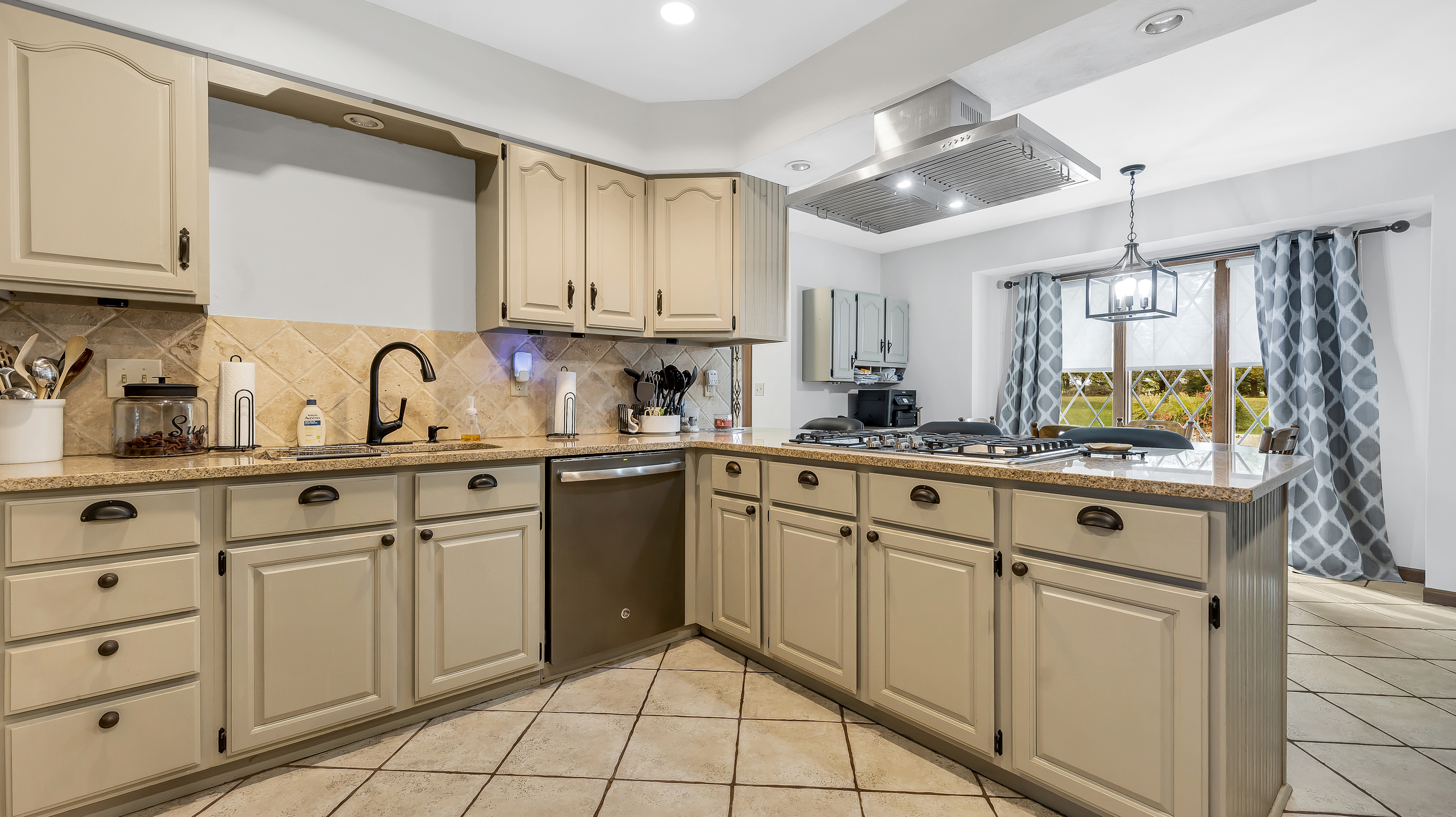 Waterloo, Illinois, 62298, United States, 3 Bedrooms Bedrooms, ,3 BathroomsBathrooms,Residential,For Sale,1986147