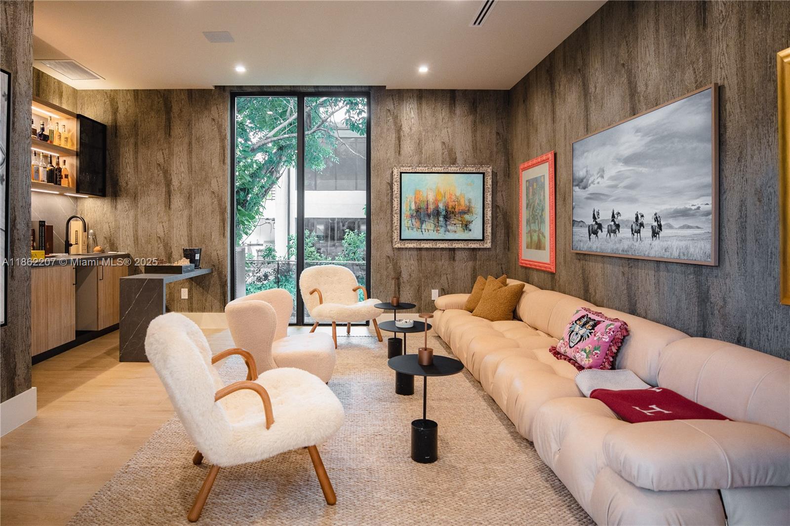 South Miami, Florida, 33143, United States, 6 Bedrooms Bedrooms, ,7 BathroomsBathrooms,Residential,For Sale,1925819