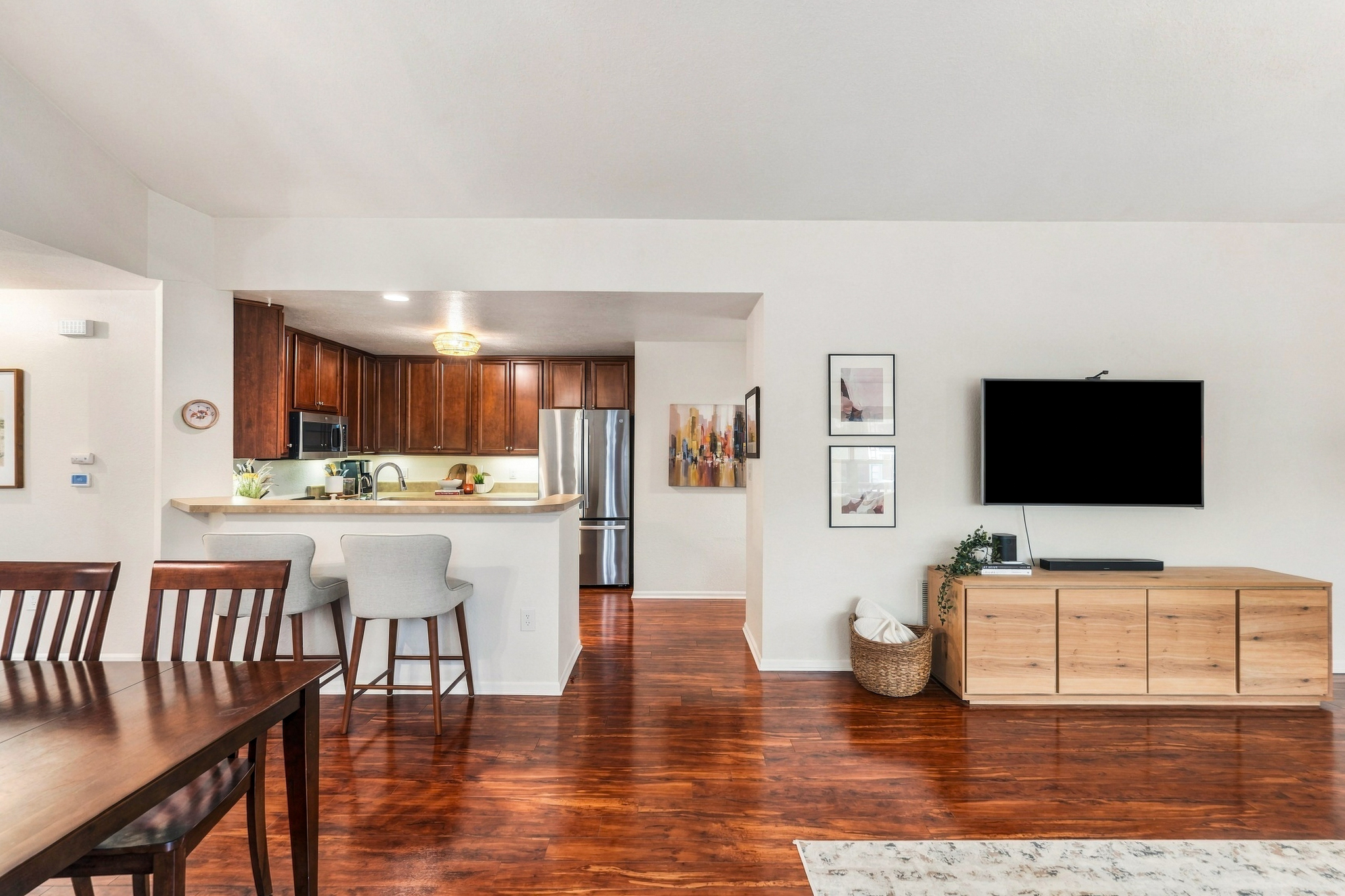  Pewaukee Condo with Scenic Pond Views & Resort Amenities - 物件實景