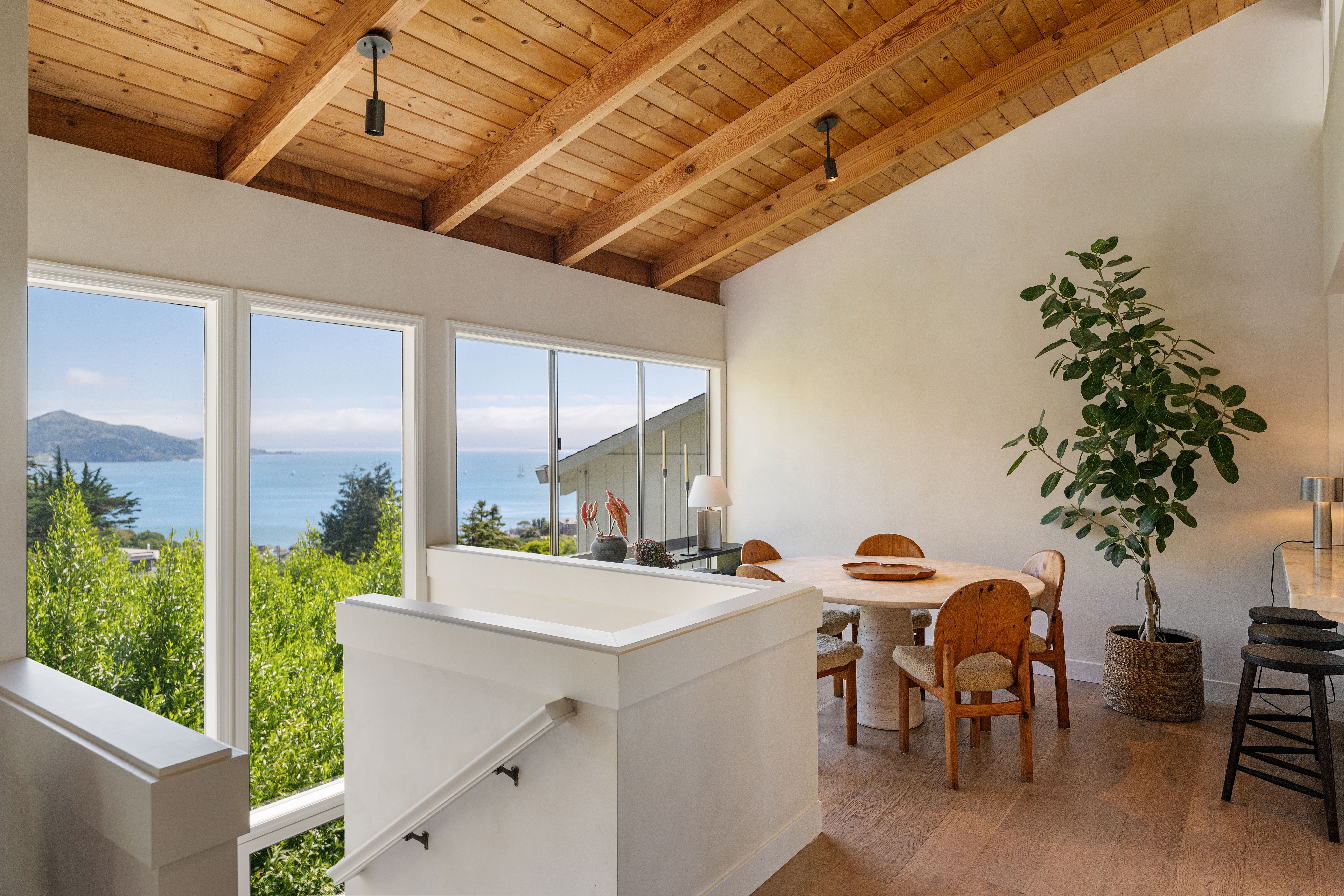  Quality, Design and Comfort Converge Bay Views too… - 物件實景