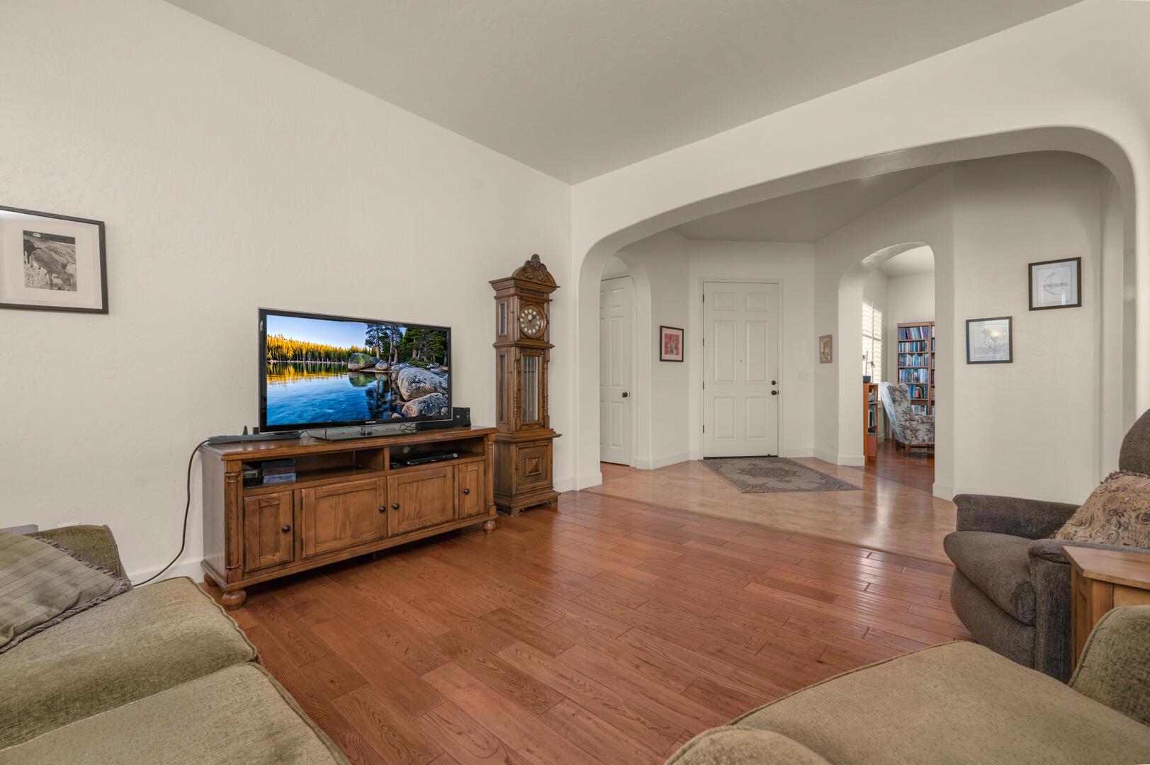 Visalia, California, 93291, United States, 4 Bedrooms Bedrooms, ,3 BathroomsBathrooms,Residential,For Sale,2009986