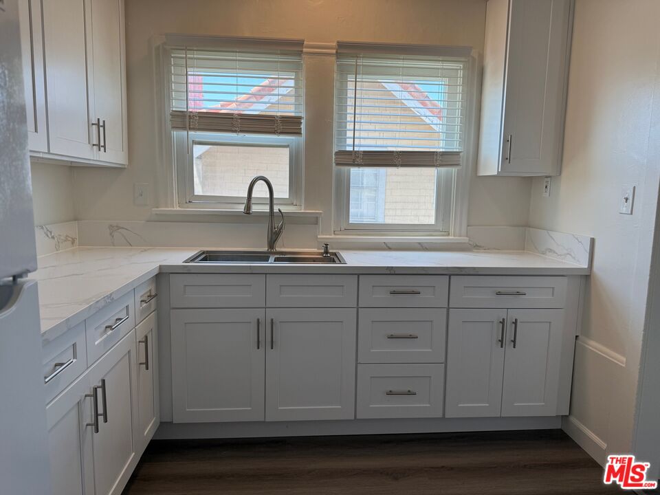Los Angeles, California, 90019, United States, 8 Bedrooms Bedrooms, ,Residential,For Sale,1848279