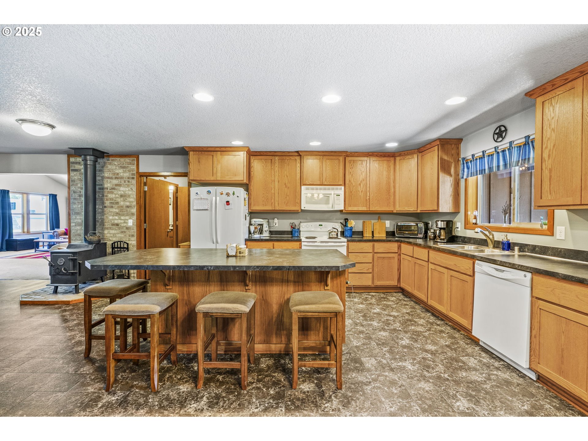 Castle Rock, Washington, 98611, United States, 3 Bedrooms Bedrooms, ,2 BathroomsBathrooms,Residential,For Sale,1848776