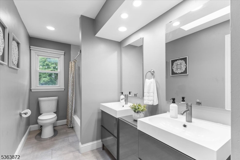 Berkeley Heights, New Jersey, 07922, United States, 4 Bedrooms Bedrooms, ,3 BathroomsBathrooms,Residential,For Sale,1931712