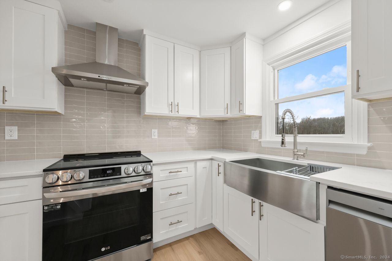 Milford, Connecticut, 06460, United States, 5 Bedrooms Bedrooms, ,3 BathroomsBathrooms,Residential,For Sale,1913239