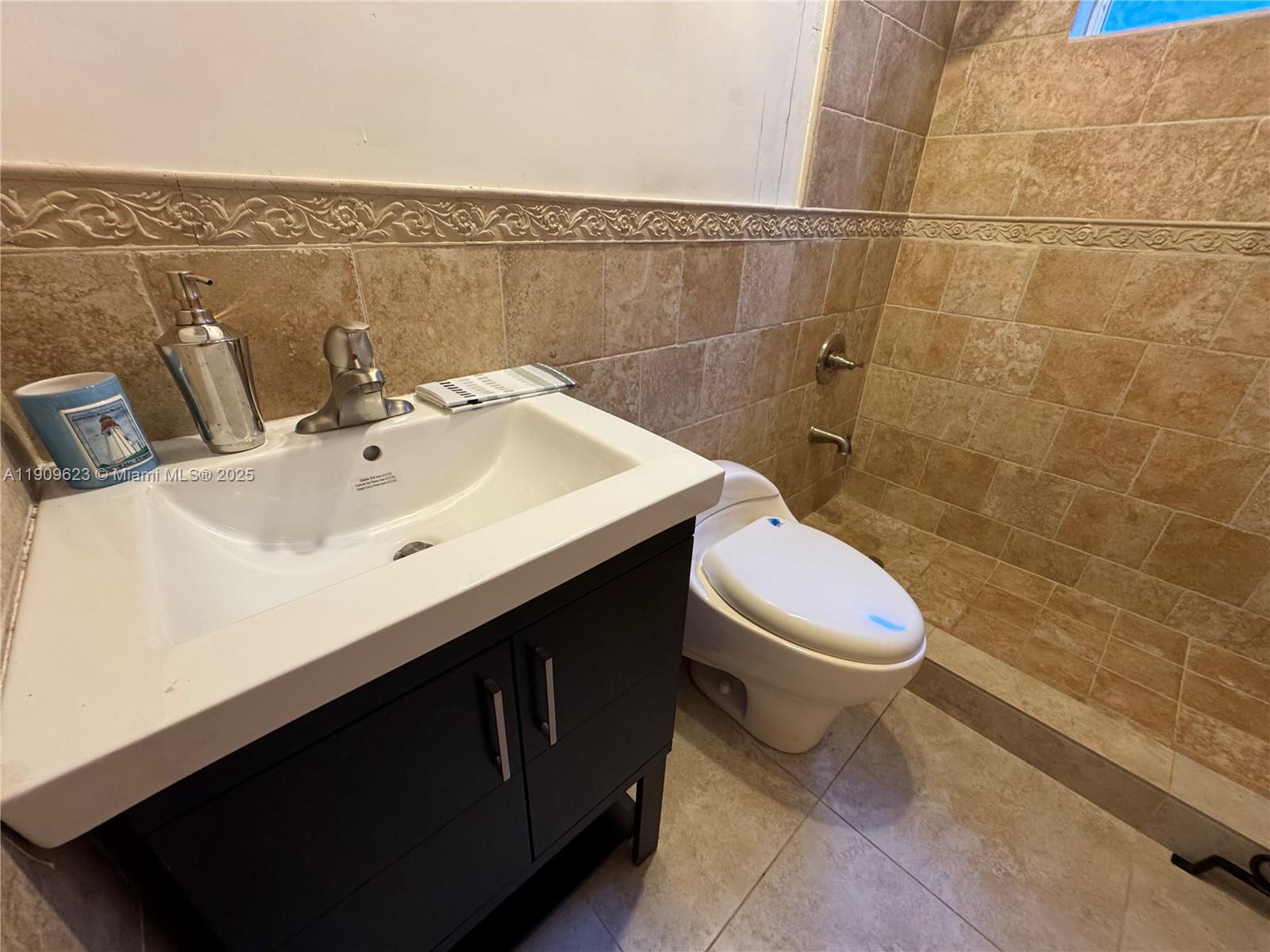 Weston, Florida, 33326, United States, 3 Bedrooms Bedrooms, ,2 BathroomsBathrooms,Residential,For Sale,1991492