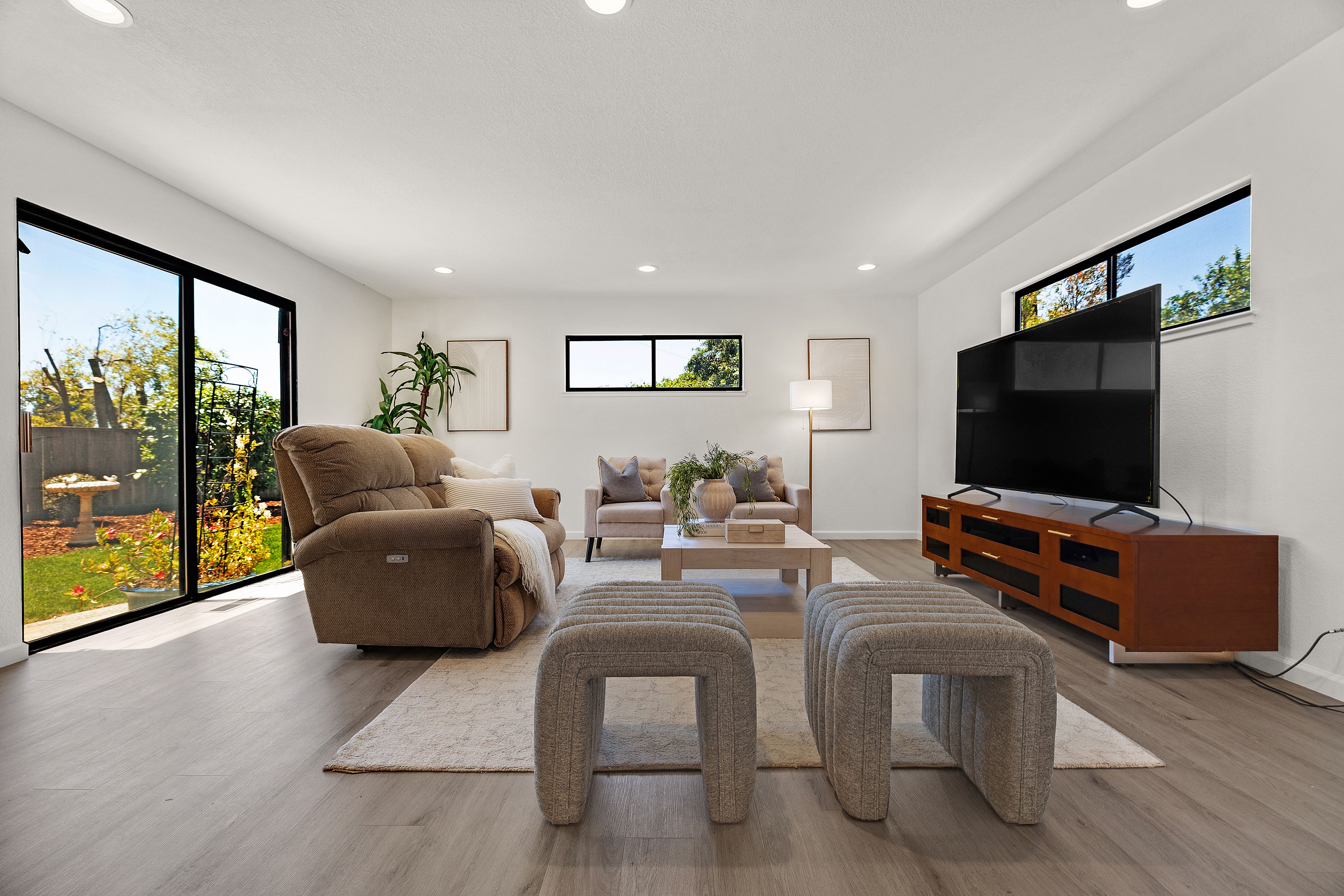  Updated Corner-Lot Home with Premier Community Amenities - 物件實景