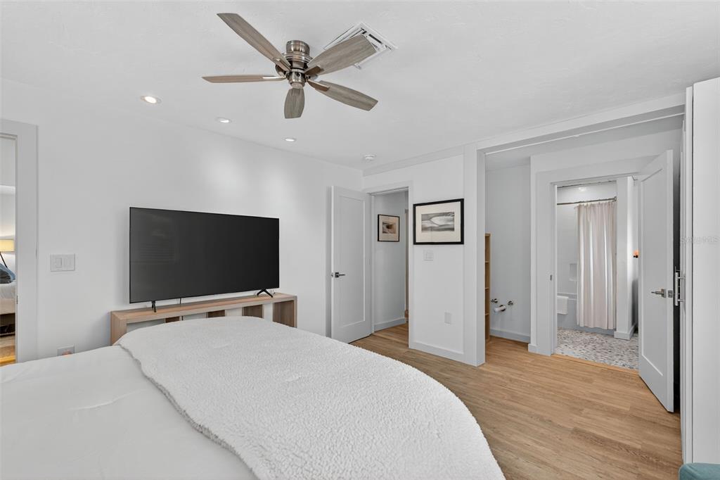 Sarasota, Florida, 34239, United States, 3 Bedrooms Bedrooms, ,2 BathroomsBathrooms,Residential,For Sale,1991192