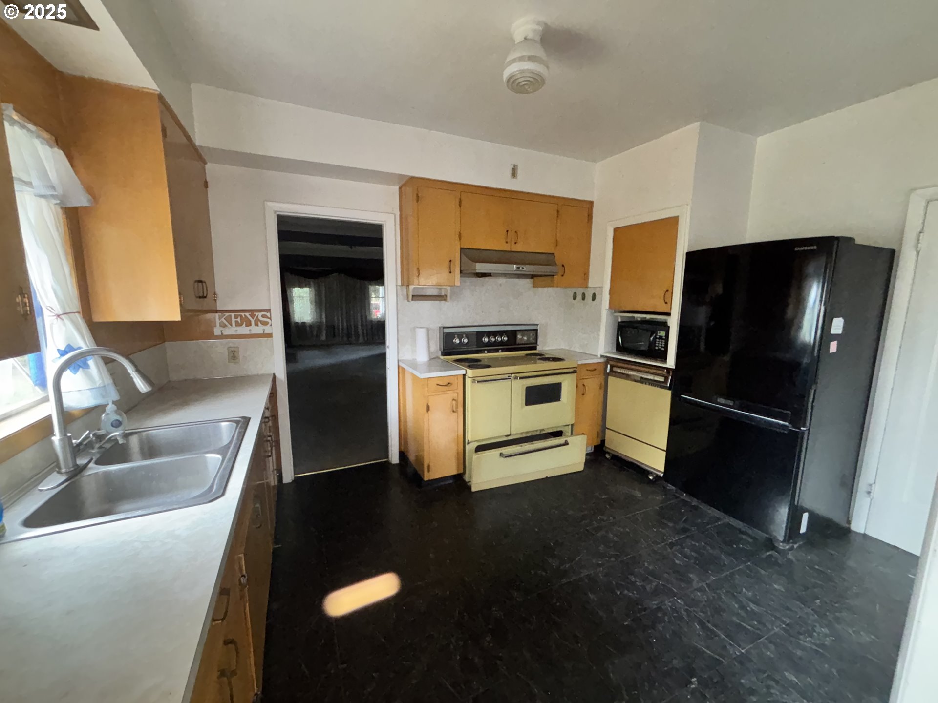 Gladstone, Oregon, 97027, United States, 3 Bedrooms Bedrooms, ,1 BathroomBathrooms,Residential,For Sale,1928462