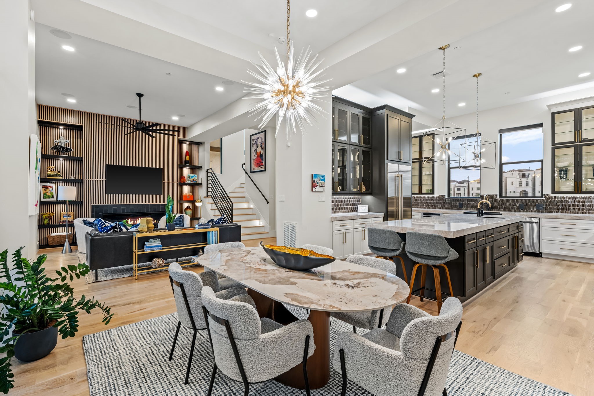  611 N Live Oak Street - 物件實景