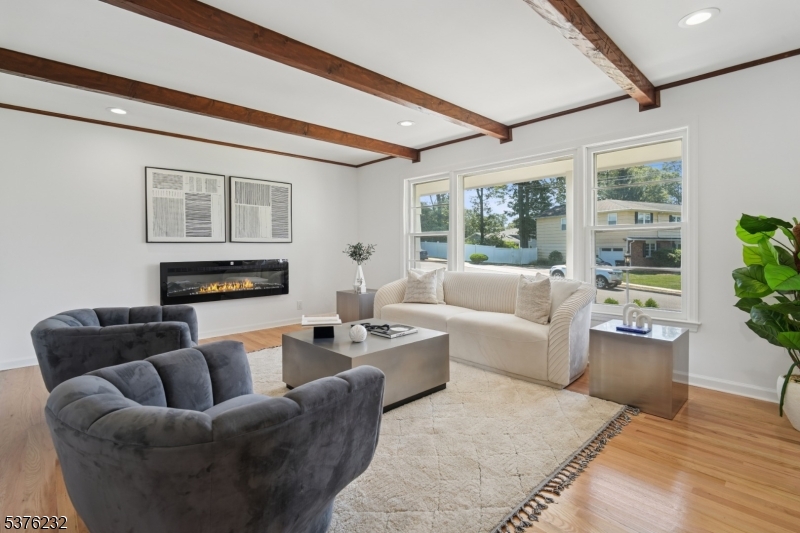 West Orange Twp., New Jersey, 07052, United States, 4 Bedrooms Bedrooms, ,3 BathroomsBathrooms,Residential,For Sale,1918388