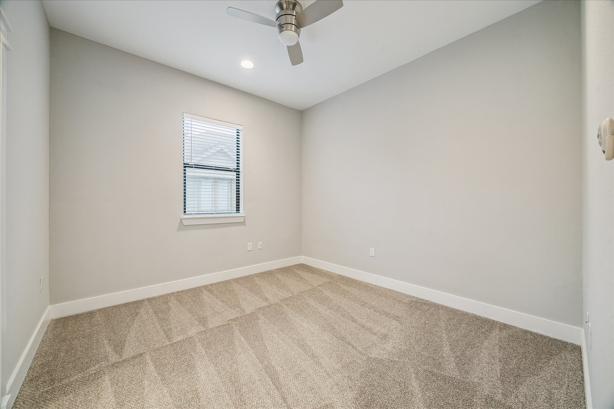  608 W 28th Street B - 物件實景