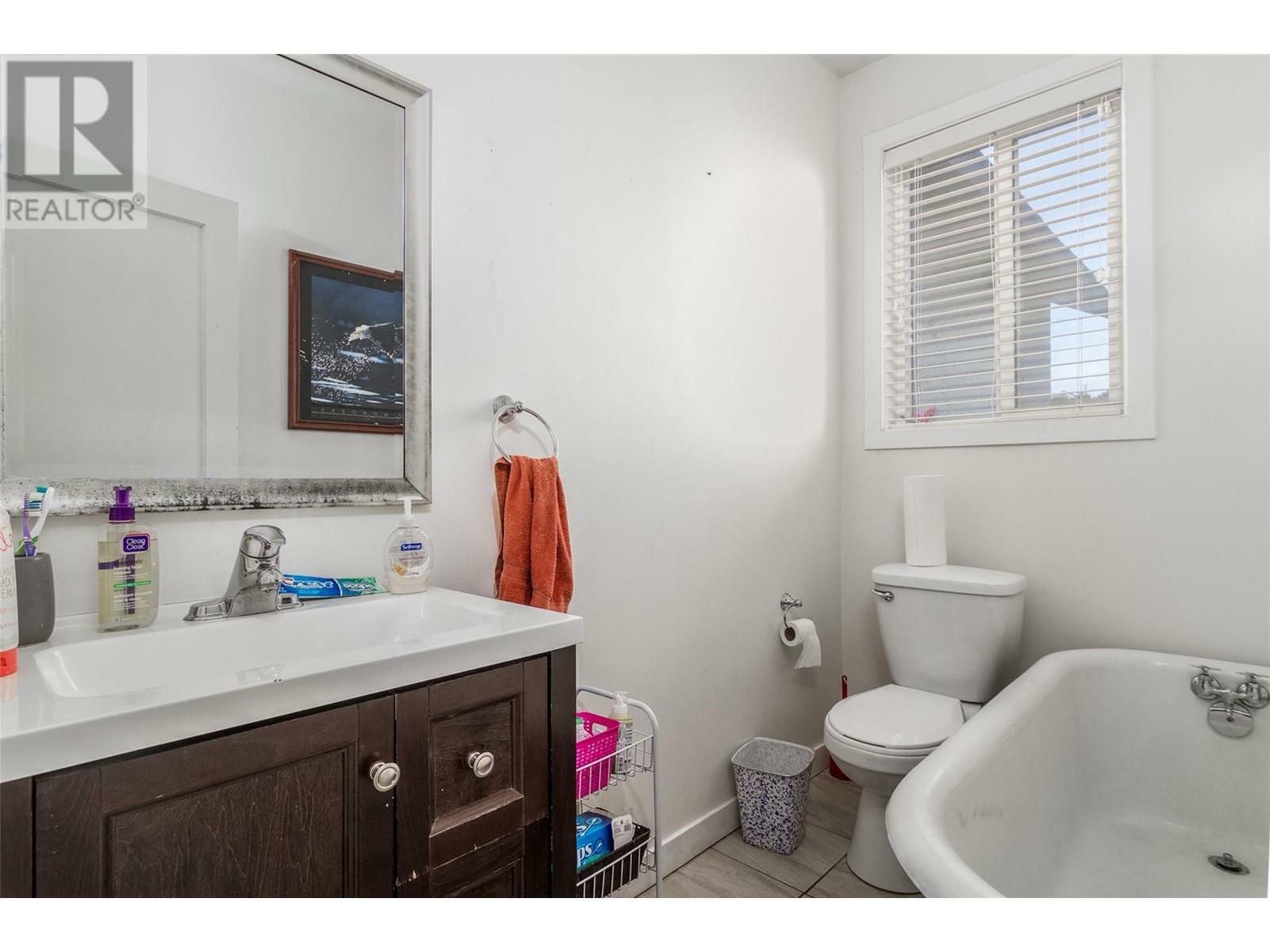 KELOWNA, British Columbia, V1Y 5P7, CA, 3 Bedrooms Bedrooms, ,1 BathroomBathrooms,Residential,For Sale,1837730