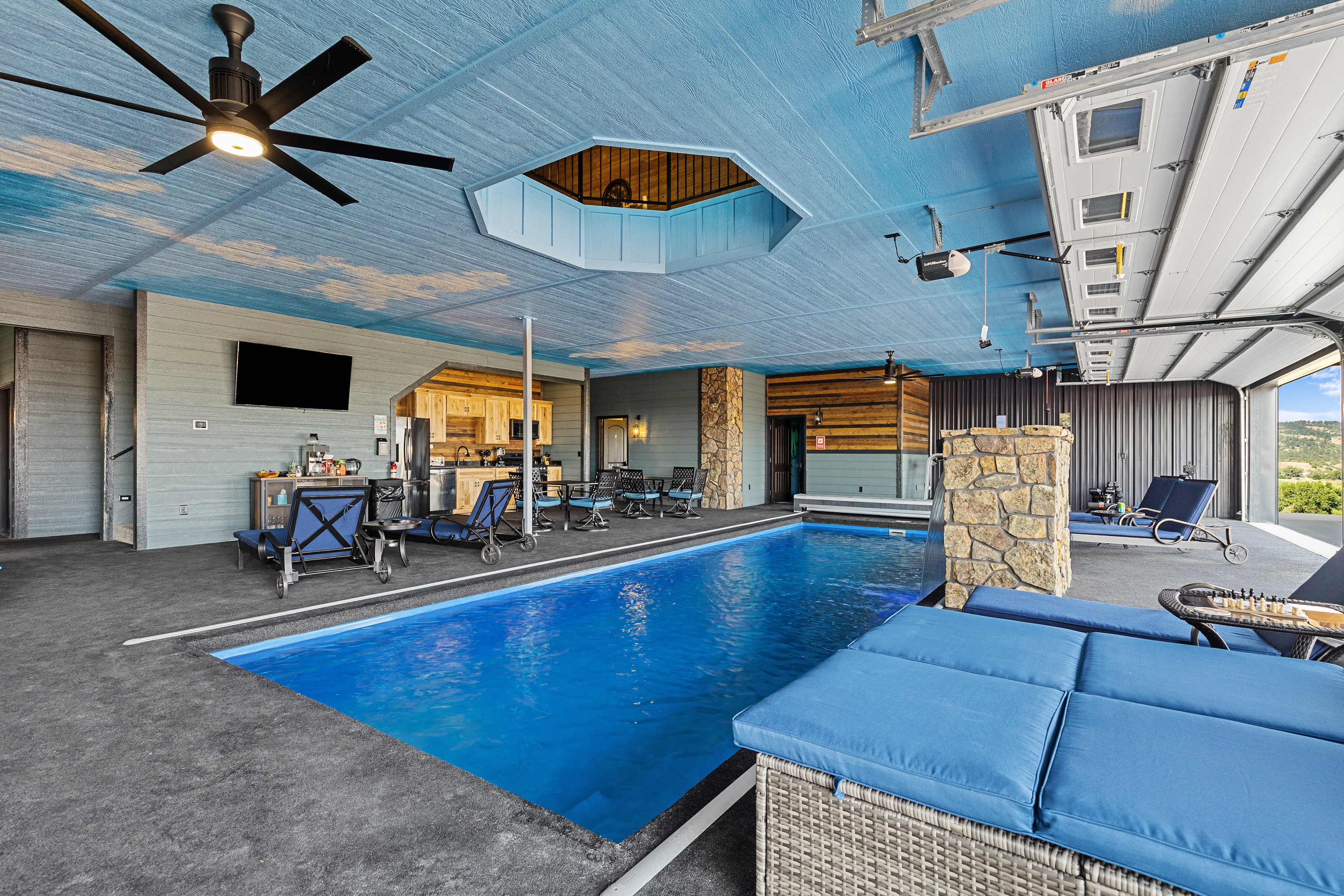 Hot Springs, South Dakota, 57747, United States, 6 Bedrooms Bedrooms, ,6 BathroomsBathrooms,Residential,For Sale,1978039