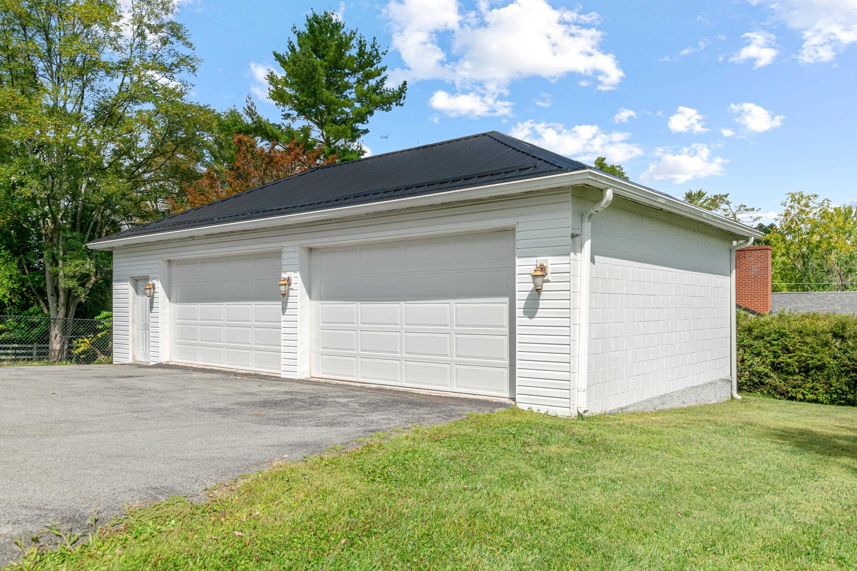 Tazewell, Virginia, 24651, United States, 6 Bedrooms Bedrooms, ,4 BathroomsBathrooms,Residential,For Sale,1905937