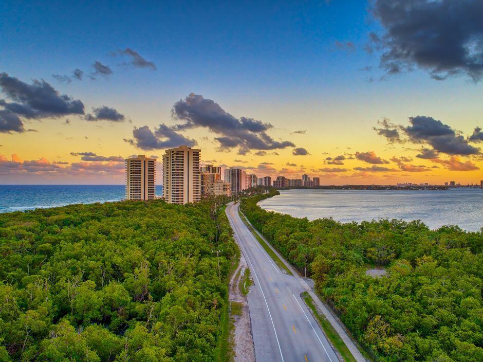 Riviera Beach, Florida, 33404, United States, 2 Bedrooms Bedrooms, ,2 BathroomsBathrooms,Residential,For Sale,1994901