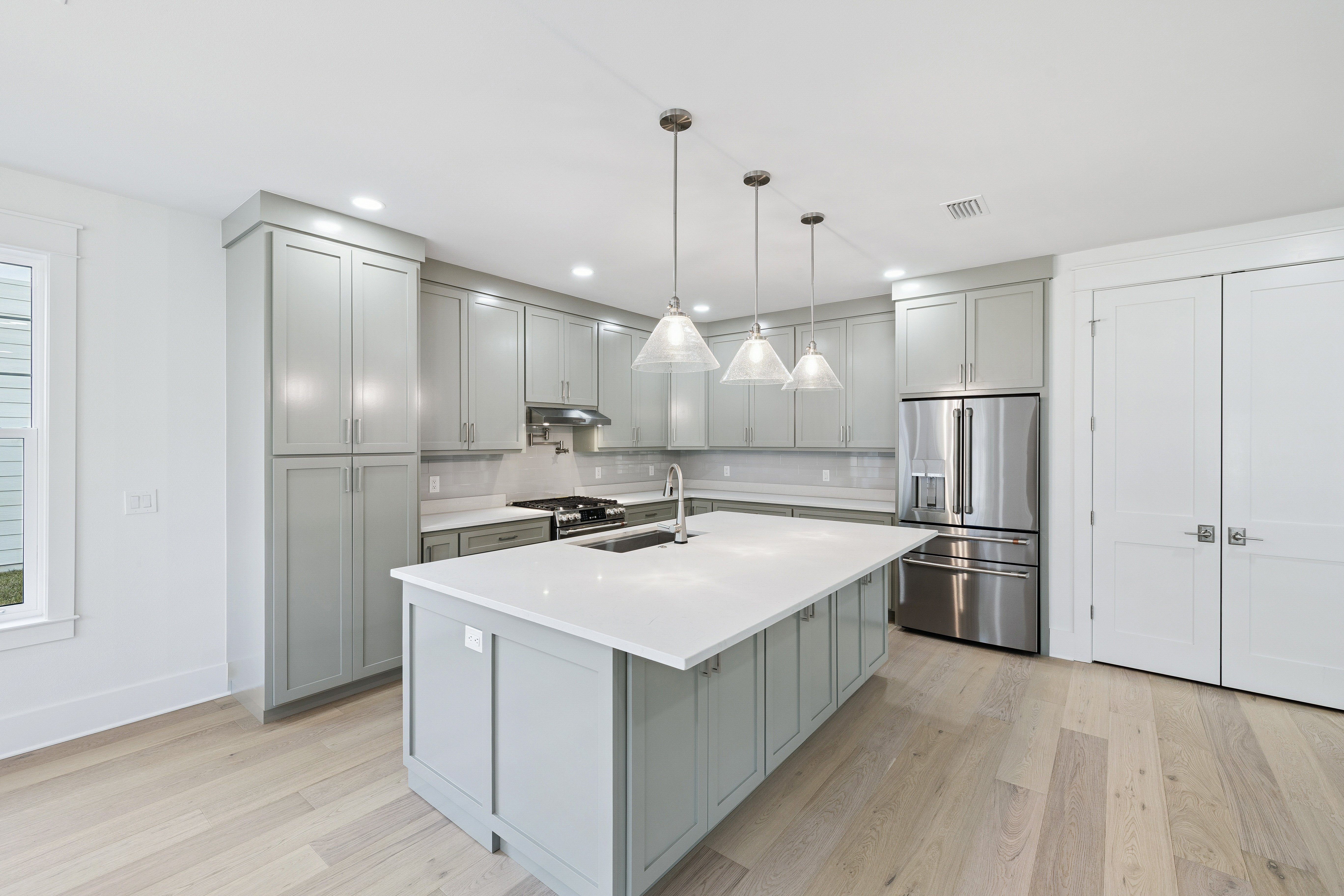  Waterfront Canal Home With Expanded Floor Plan And Bay Access - 物件實景