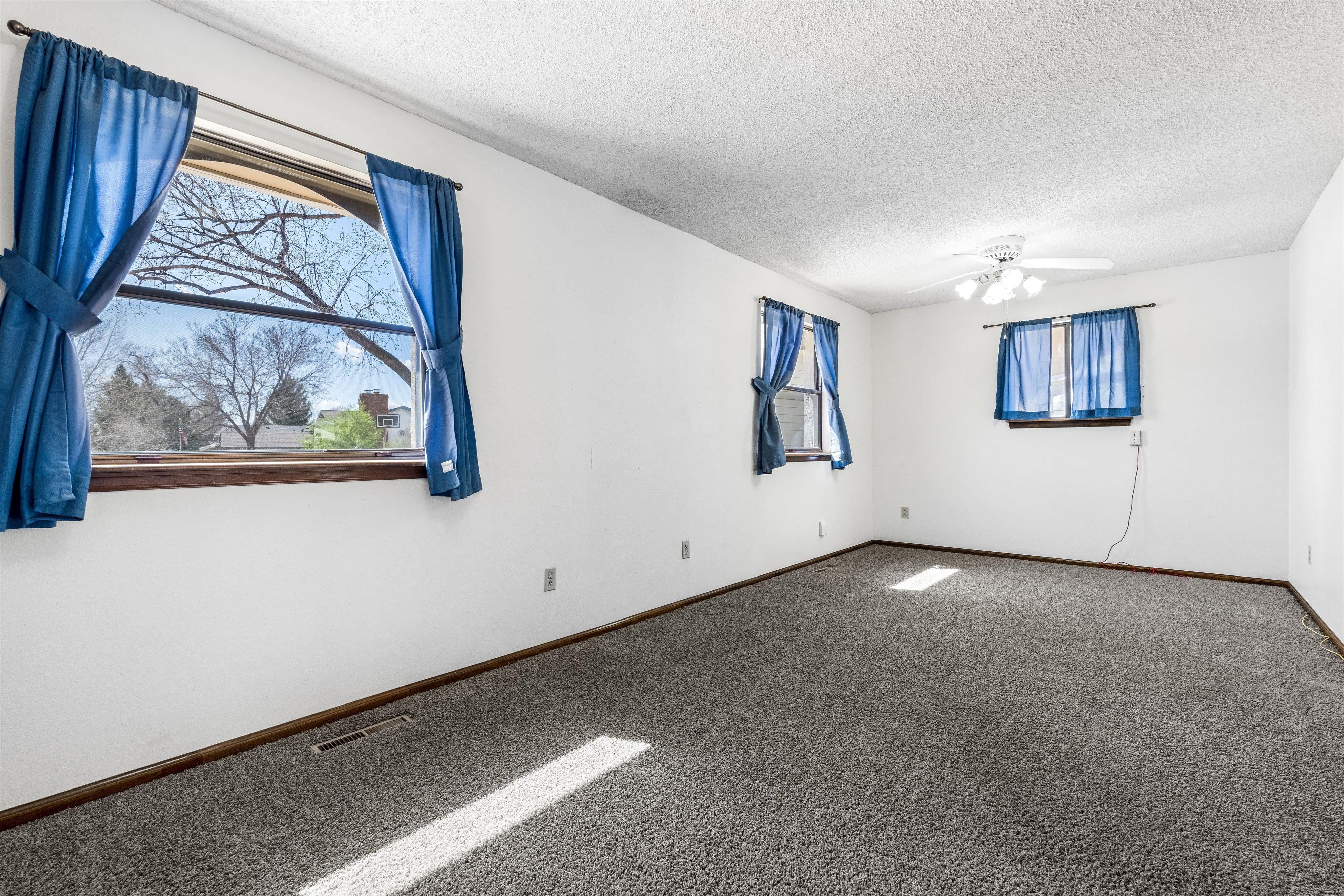  Rare Loveland 3 Bed, 3 Bath Ranch With Full Finished Basement - 物件實景