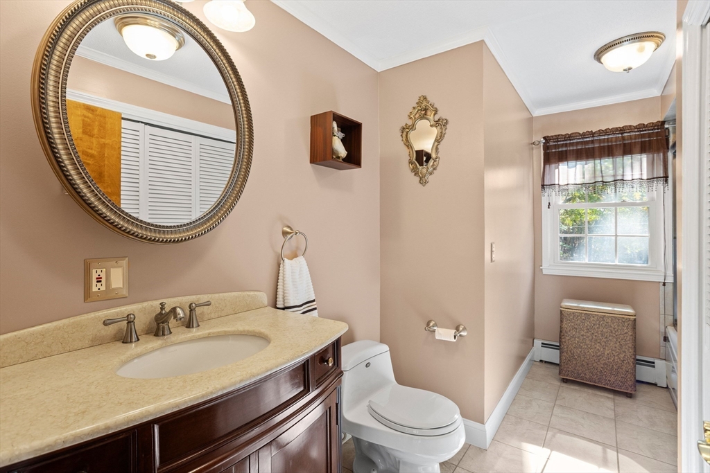 Methuen, Massachusetts, 01844, United States, 3 Bedrooms Bedrooms, ,1 BathroomBathrooms,Residential,For Sale,1981024