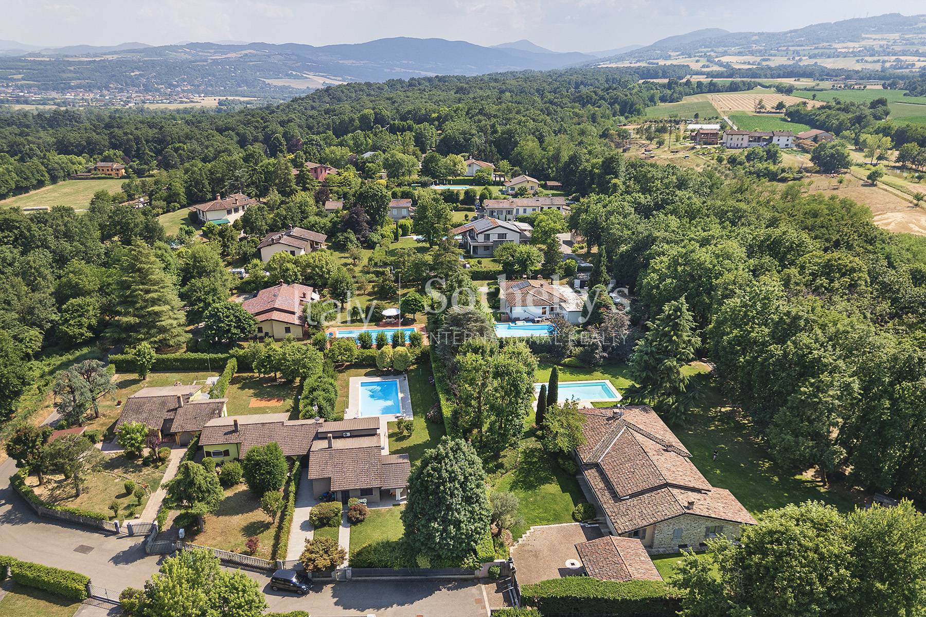  Villa with swimming pool and private woodland in the Trebbia Valley, south of - 物件實景