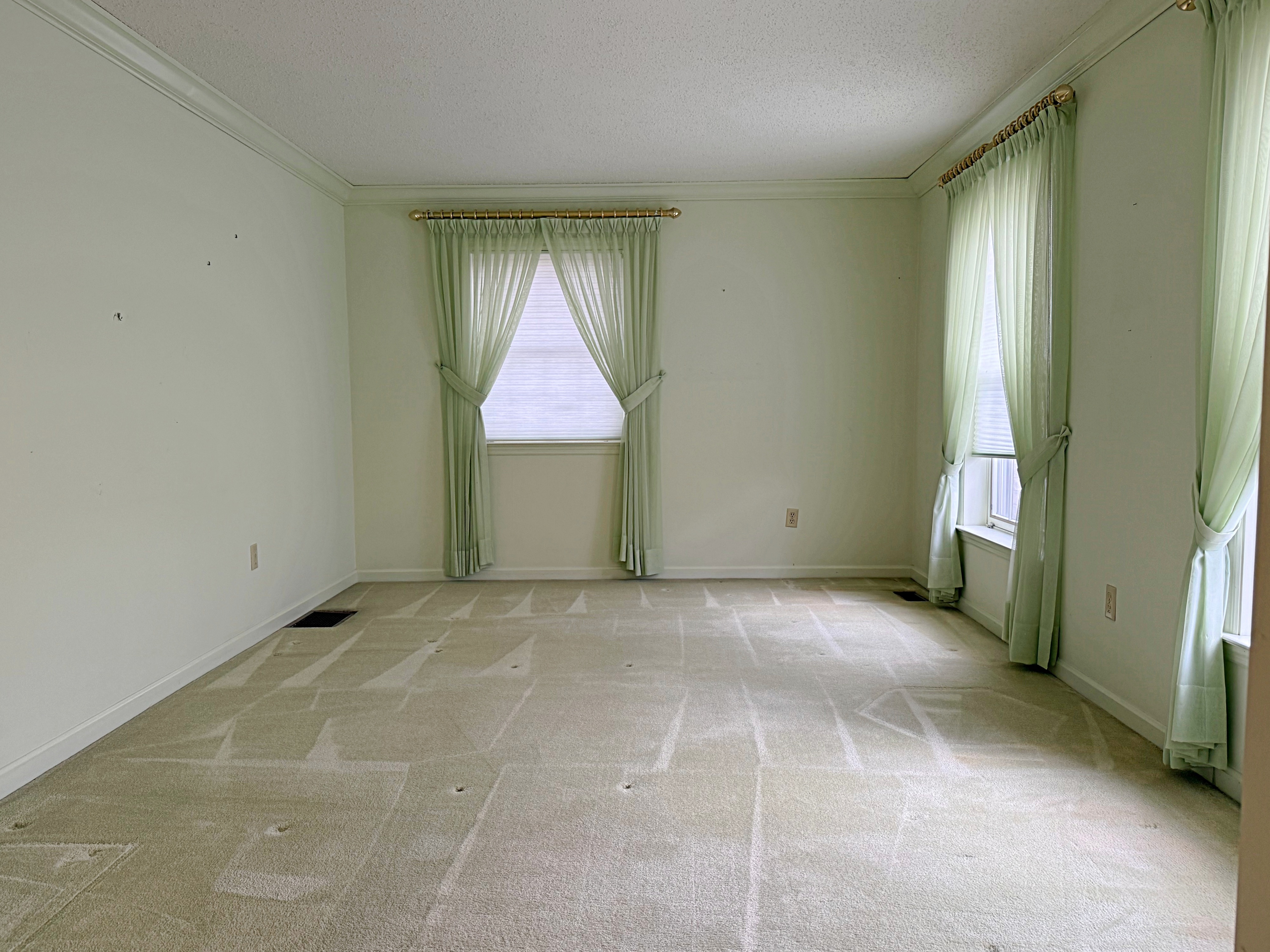 Loogootee, Indiana, 47553, United States, 3 Bedrooms Bedrooms, ,4 BathroomsBathrooms,Residential,For Sale,2002453