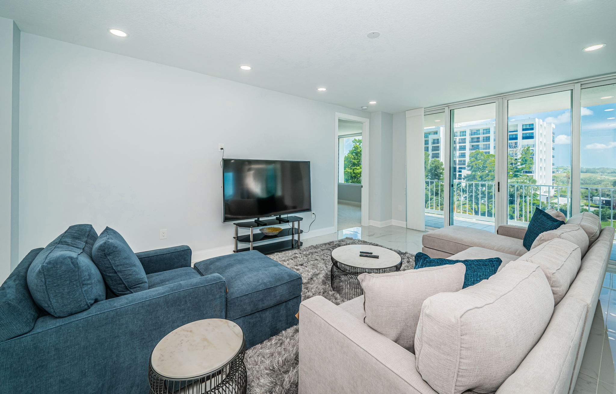 Belleair, Florida, 33756, United States, 2 Bedrooms Bedrooms, ,3 BathroomsBathrooms,Residential,For Sale,1979056