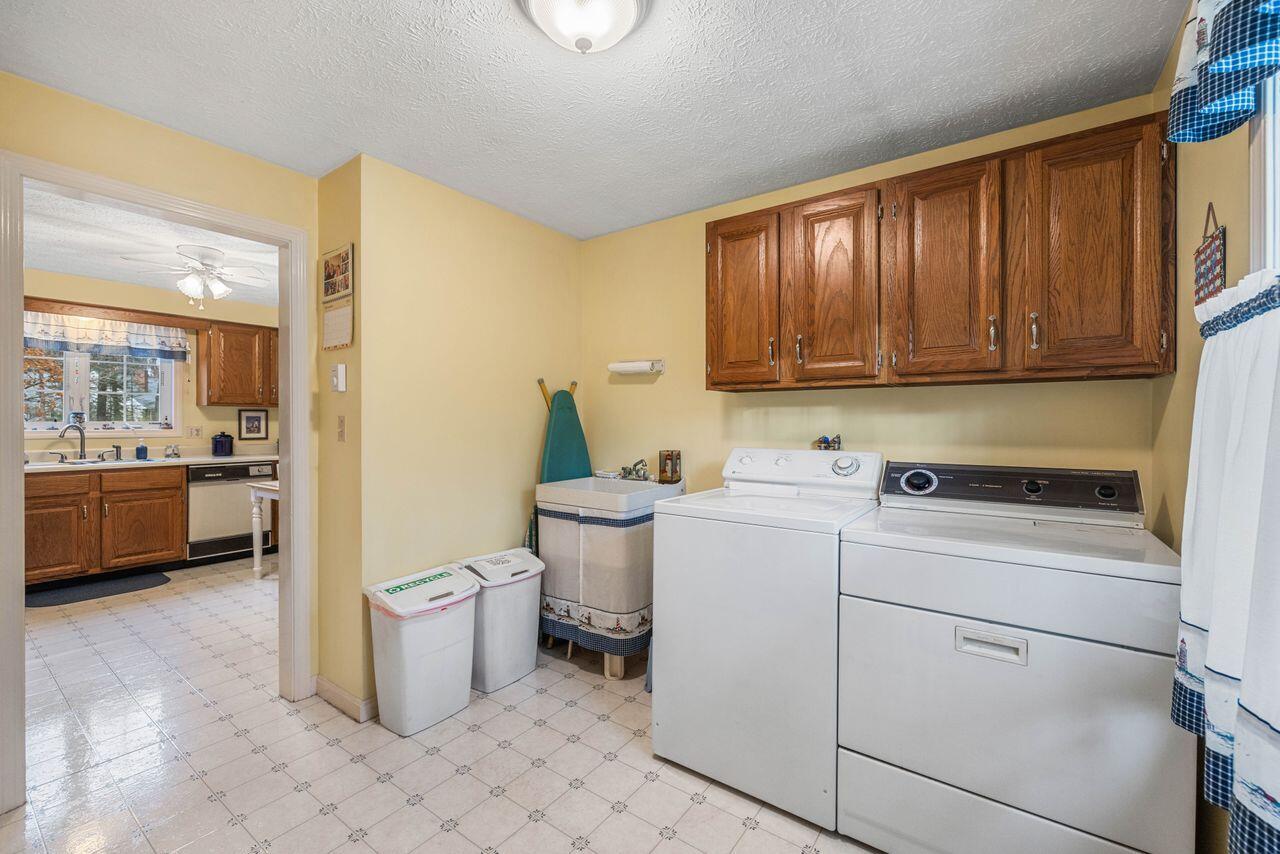 Kennebunk, Maine, 04043, United States, 4 Bedrooms Bedrooms, ,3 BathroomsBathrooms,Residential,For Sale,1989009