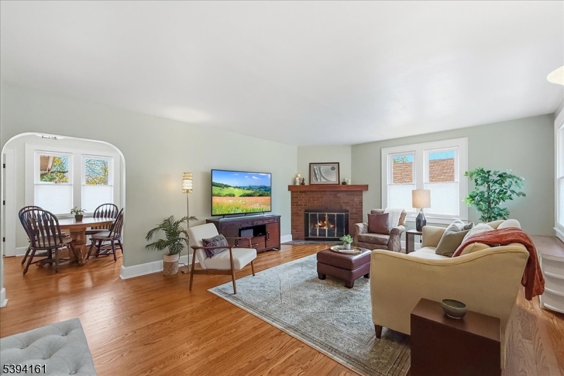 Roxbury Twp., New Jersey, 07876, United States, 3 Bedrooms Bedrooms, ,2 BathroomsBathrooms,Residential,For Sale,1987985