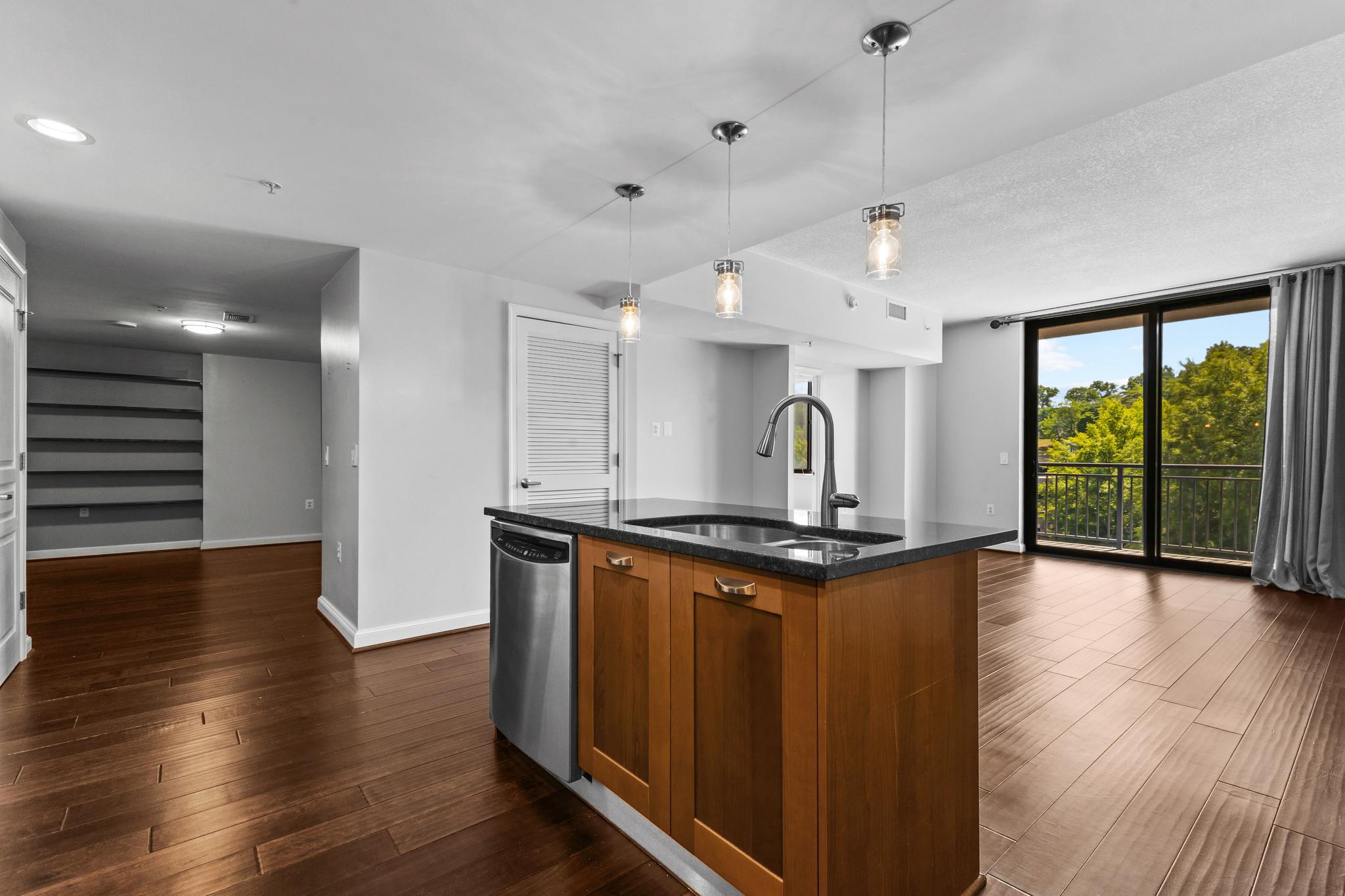  2451 Midtown Avenue, Alexandria, VA, 22303 - 物件實景