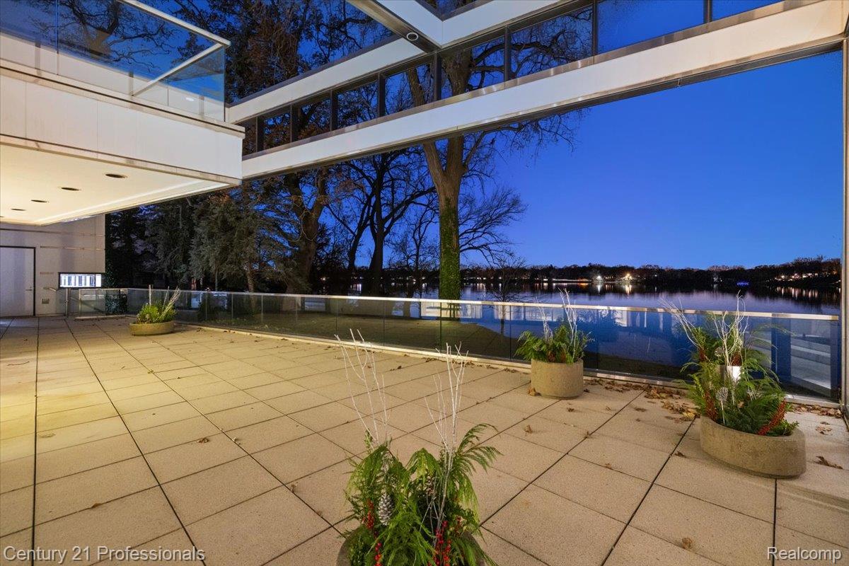 BloomfieldHills, Michigan, 48301, United States, 4 Bedrooms Bedrooms, ,5 BathroomsBathrooms,Residential,For Sale,1996516