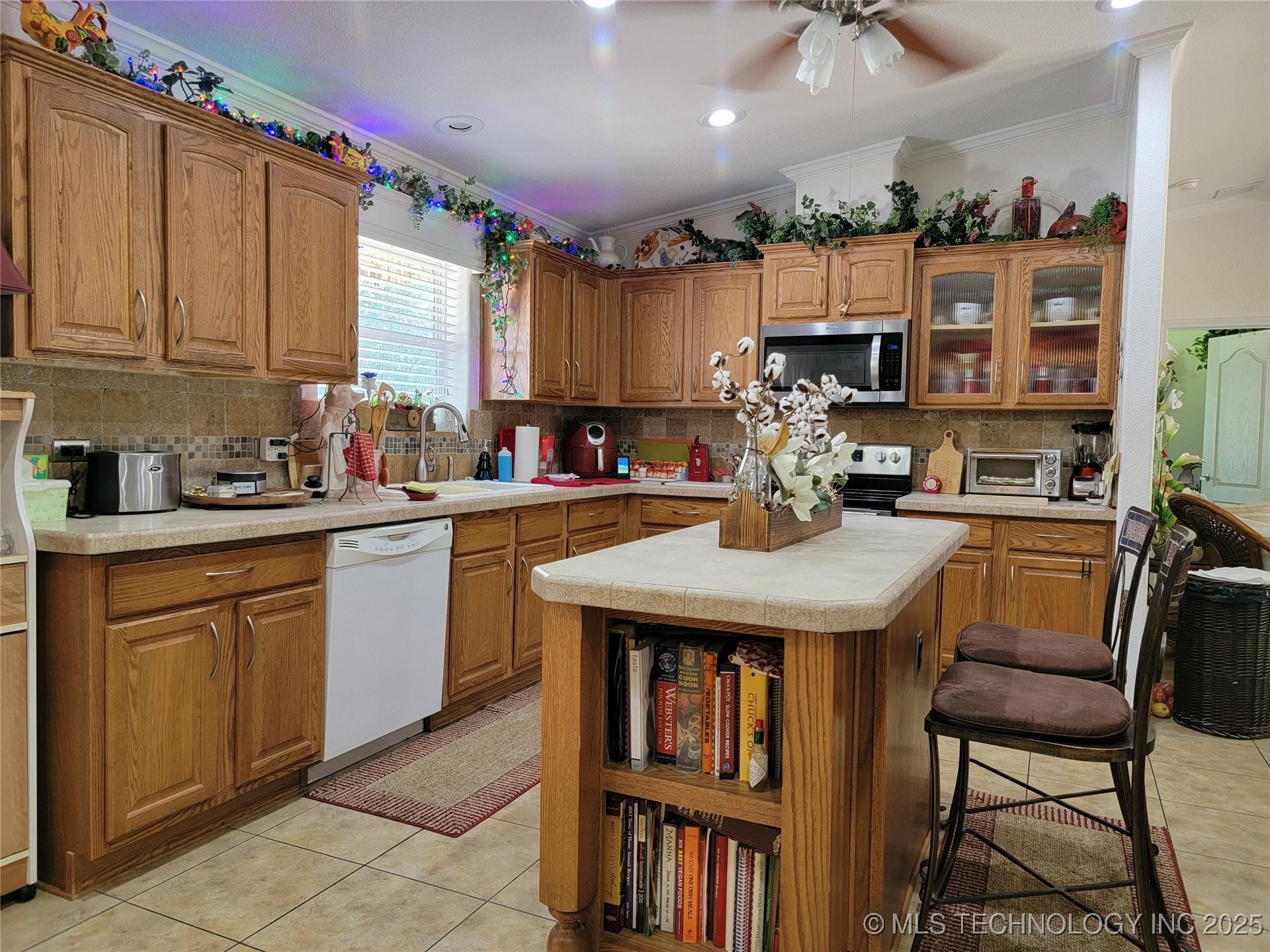 Gans, Oklahoma, 74936, United States, 4 Bedrooms Bedrooms, ,3 BathroomsBathrooms,Residential,For Sale,1981640