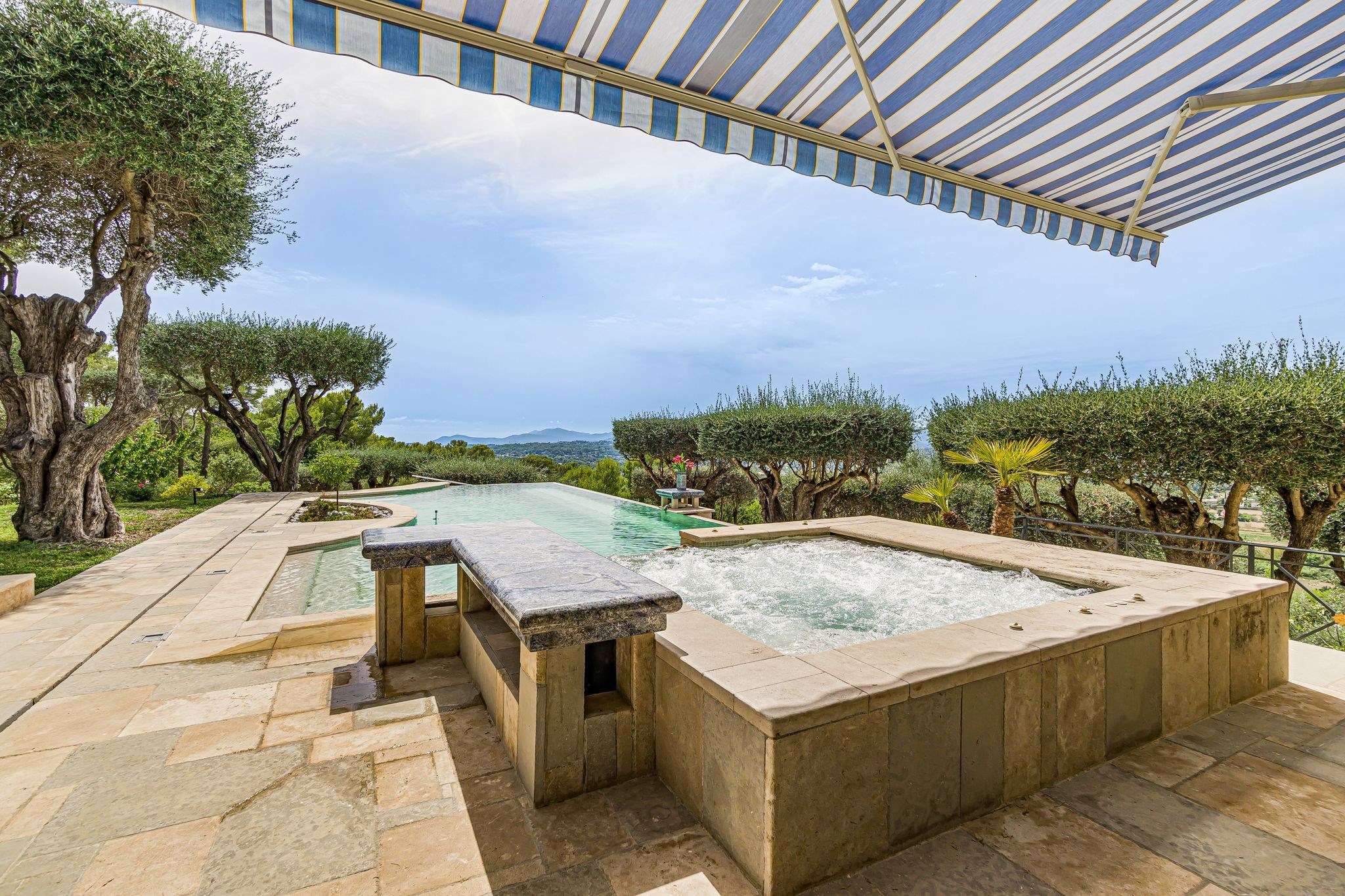  Property in a quiet area with Sea Views, an Infinity Pool and a Guest House - 物件實景
