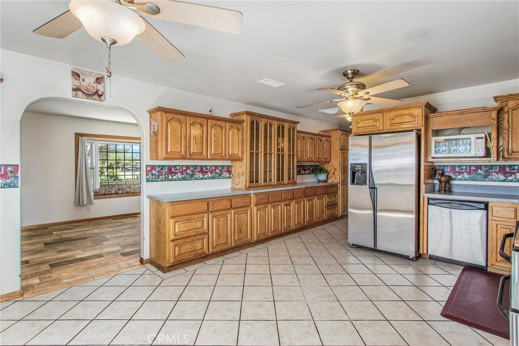 Oak Hills, California, 92344, United States, 3 Bedrooms Bedrooms, ,4 BathroomsBathrooms,Residential,For Sale,1977382