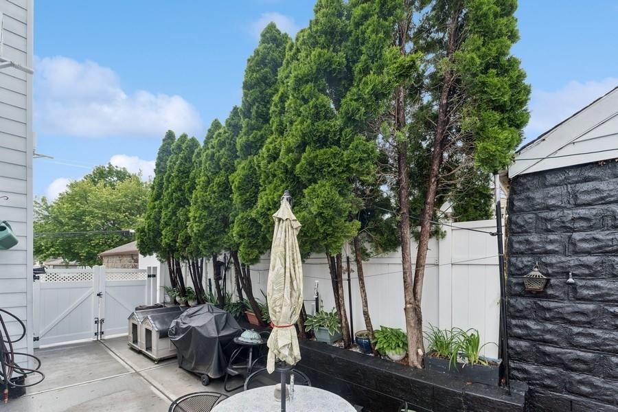 Bayside, New York, 11361, United States, 3 Bedrooms Bedrooms, ,2 BathroomsBathrooms,Residential,For Sale,1858297