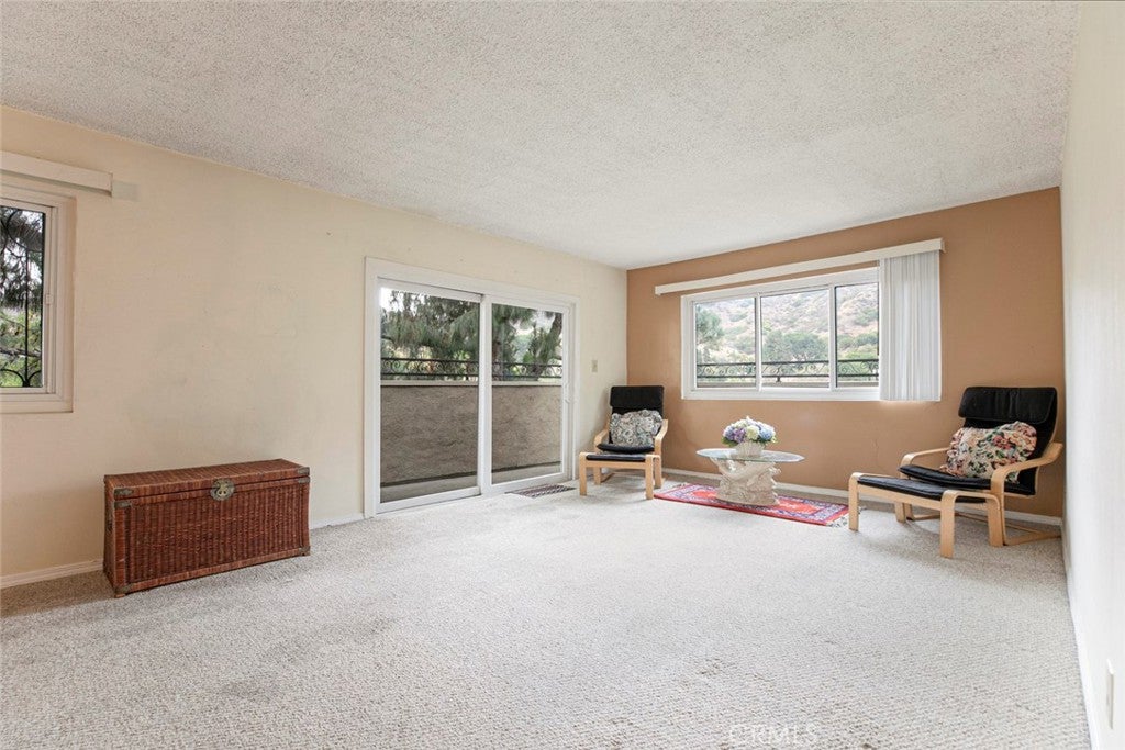 Los Angeles, California, 90068, United States, 2 Bedrooms Bedrooms, ,1 BathroomBathrooms,Residential,For Sale,1940489