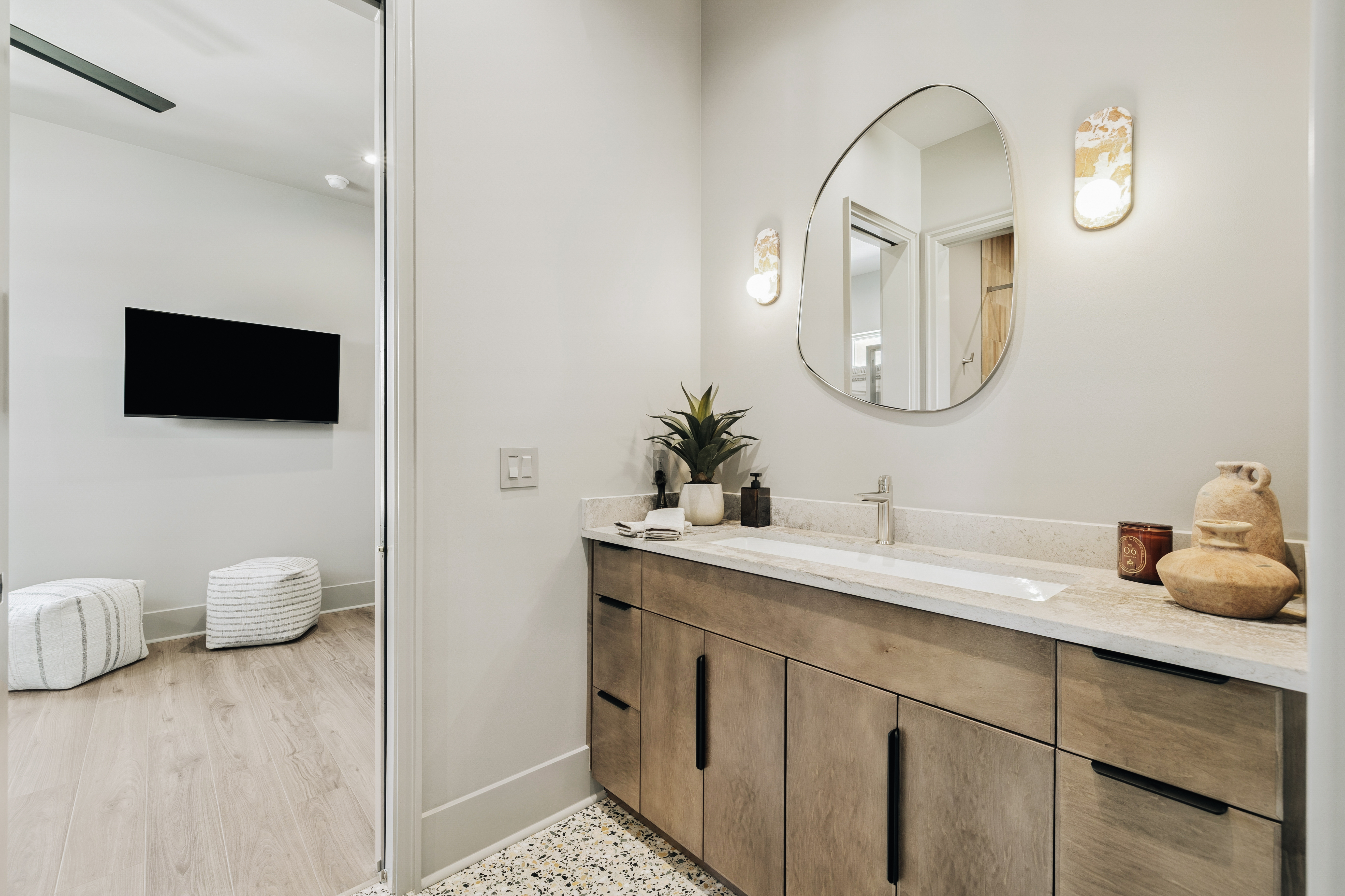  New Construction With Outdoor Oasis A Short Stroll To The Beach - 物件實景