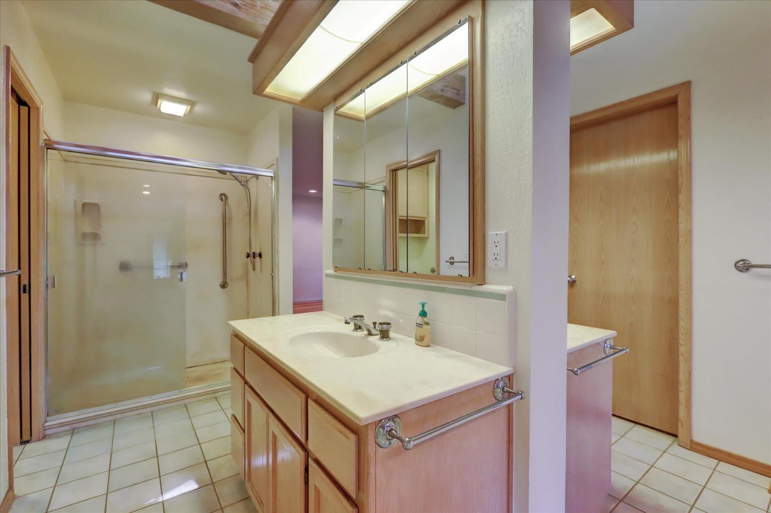 Nevada City, California, 95959, United States, 3 Bedrooms Bedrooms, ,4 BathroomsBathrooms,Residential,For Sale,1977718