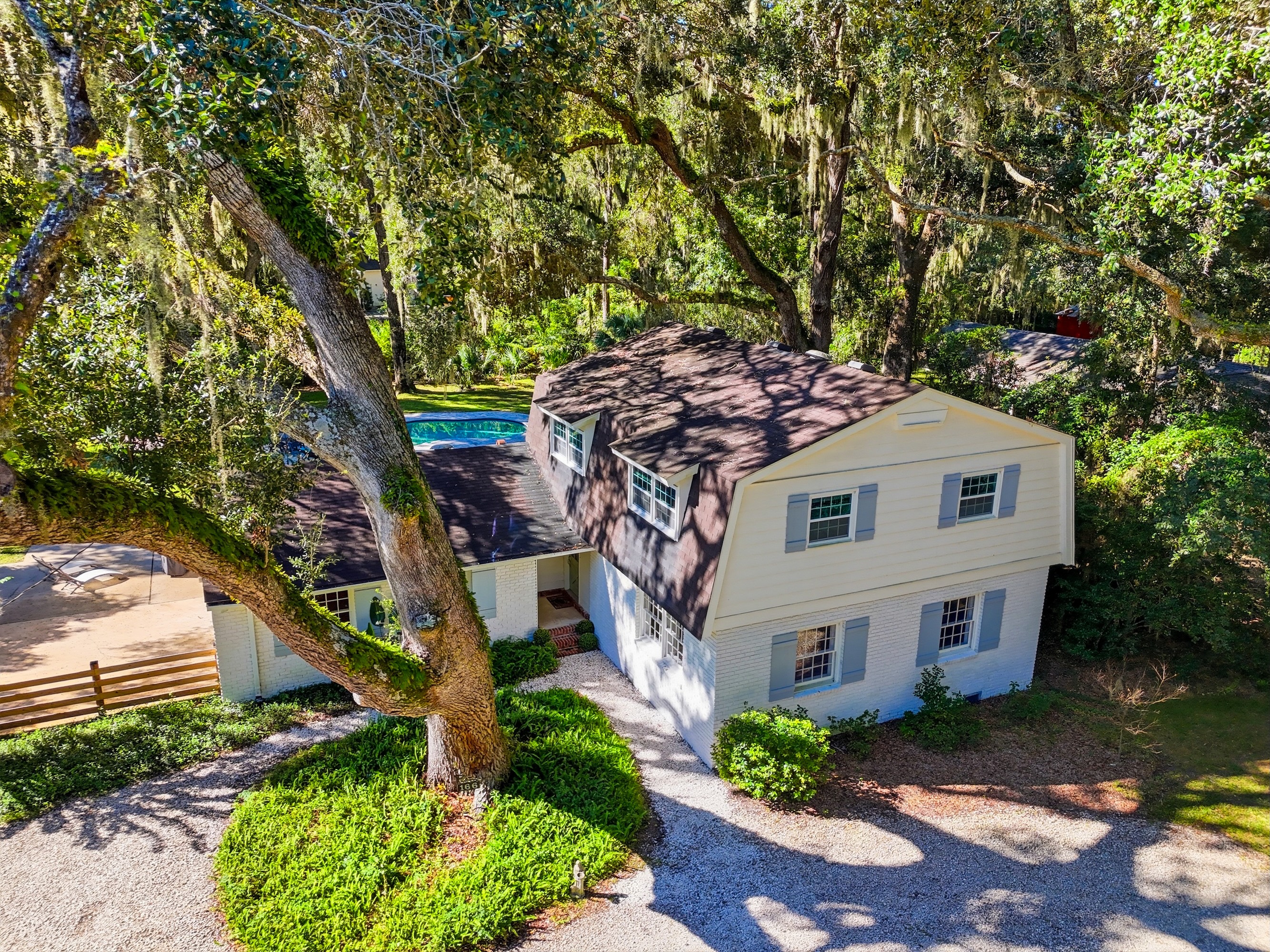  166 Saint Clair Drive - 物件實景