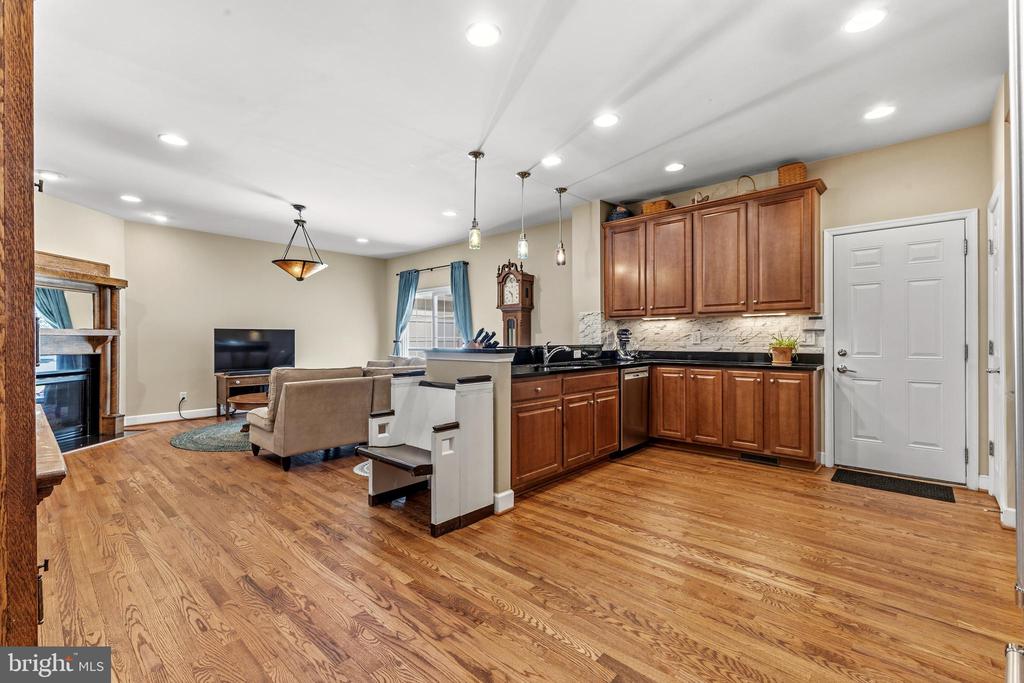 Leesburg, Virginia, 20175, United States, 3 Bedrooms Bedrooms, ,4 BathroomsBathrooms,Residential,For Sale,2049471