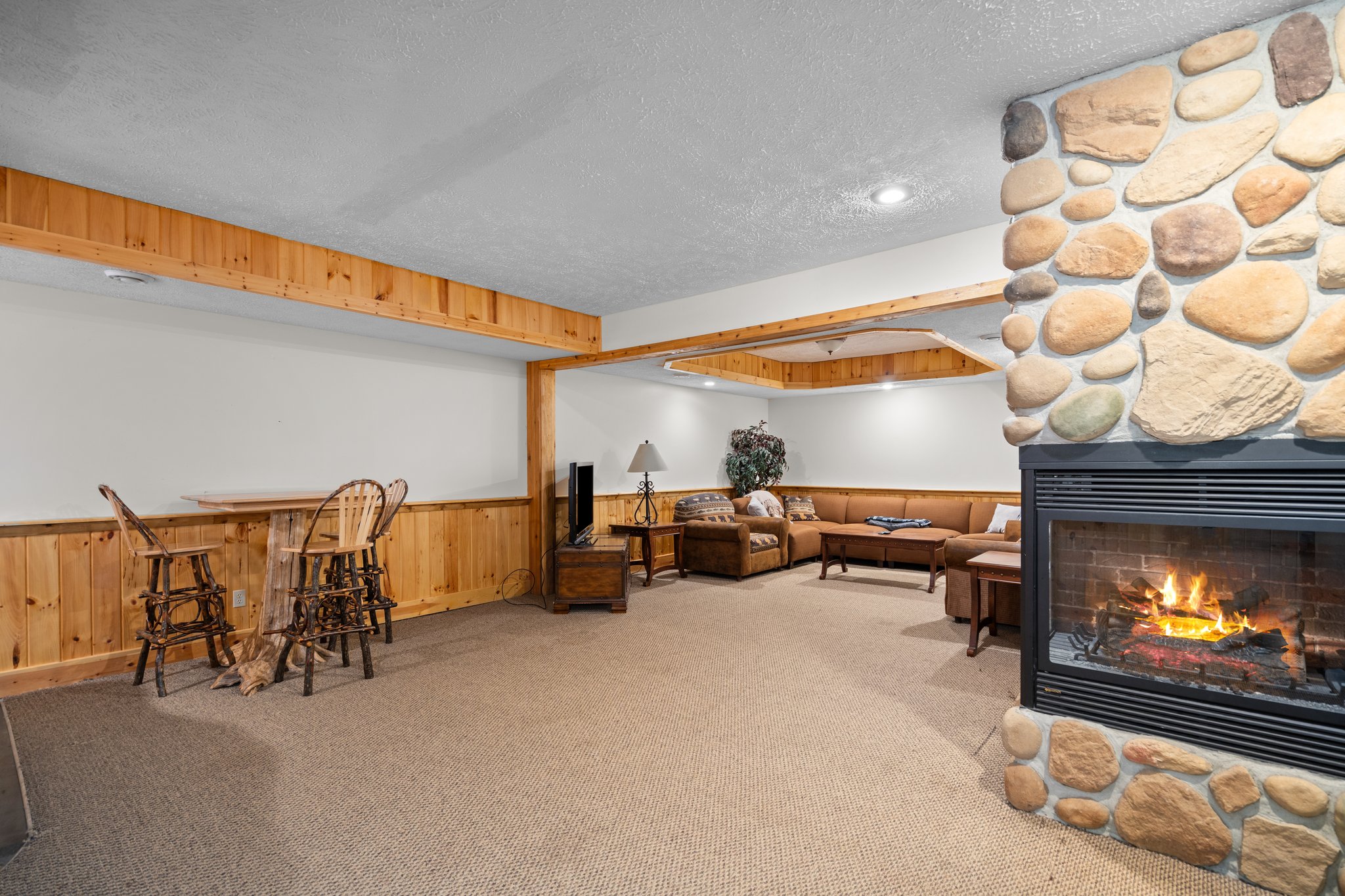 Bellaire, Michigan, 49615, United States, 5 Bedrooms Bedrooms, ,4 BathroomsBathrooms,Residential,For Sale,1826987