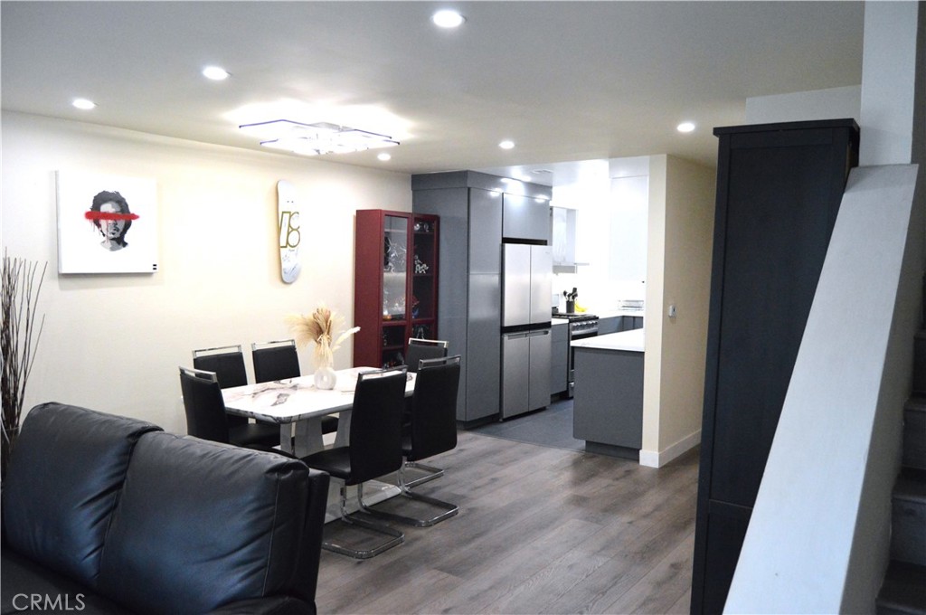 Los Angeles, California, 90025, United States, 2 Bedrooms Bedrooms, ,3 BathroomsBathrooms,Residential,For Sale,1900779