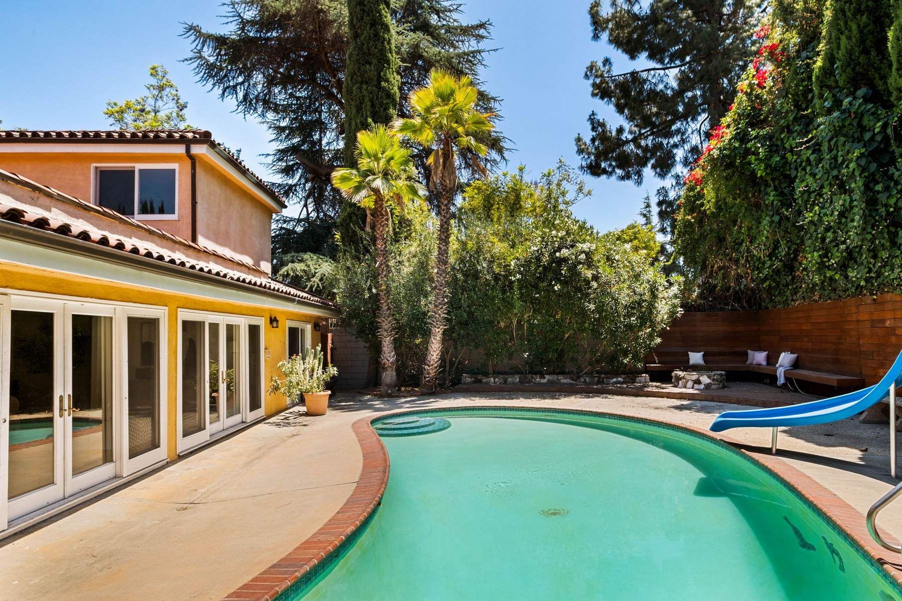  2103  N Hobart Blvd - 物件實景