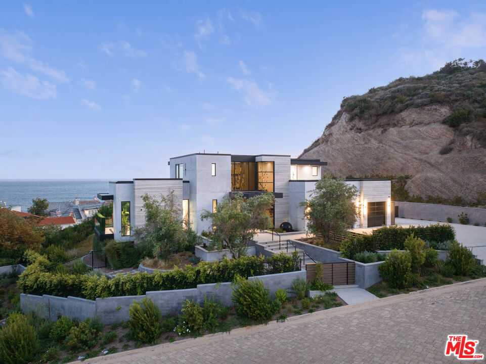 Malibu, California, 90265, United States, 5 Bedrooms Bedrooms, ,10 BathroomsBathrooms,Residential,For Sale,1707540