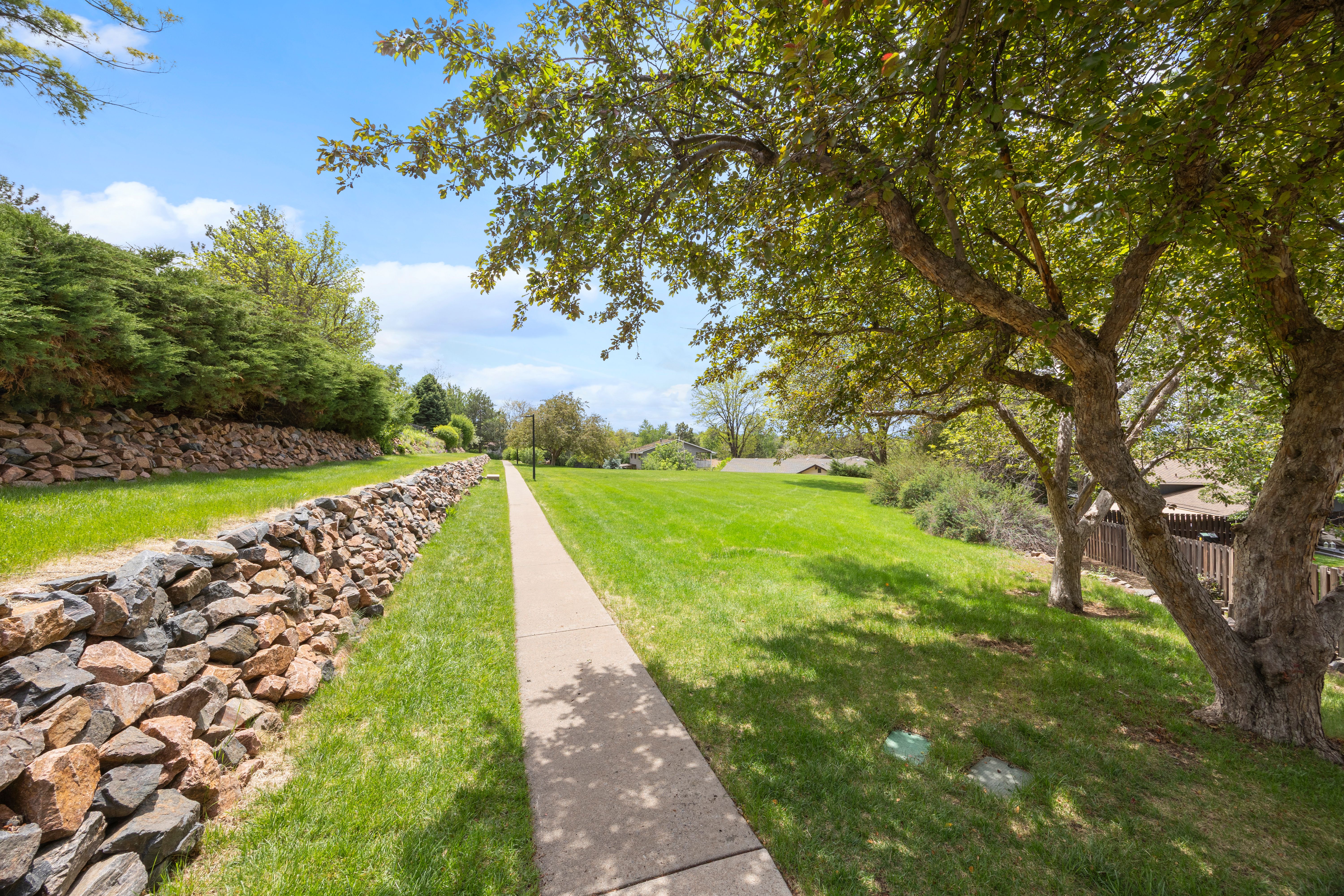  Beautifully Updated Home On Cul-De-Sac In Desirable Heritage Place Neighborhood - 物件實景