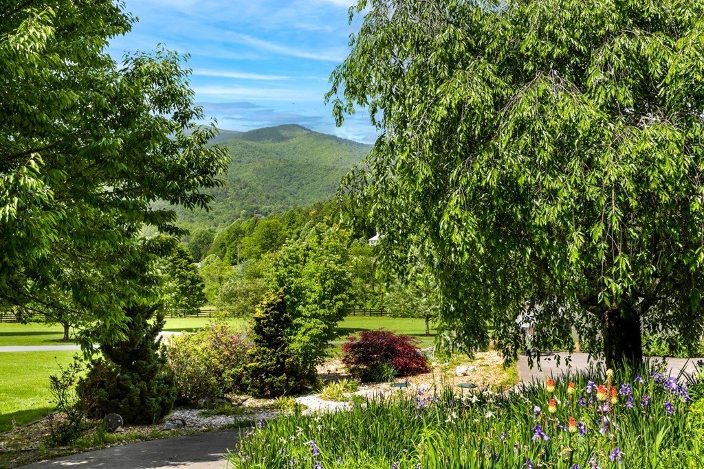 Hayesville, North Carolina, 28904, United States, 4 Bedrooms Bedrooms, ,4 BathroomsBathrooms,Residential,For Sale,1879650