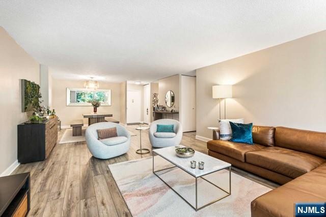 Edgewater, New Jersey, 07020, United States, 2 Bedrooms Bedrooms, ,2 BathroomsBathrooms,Residential,For Sale,1910959