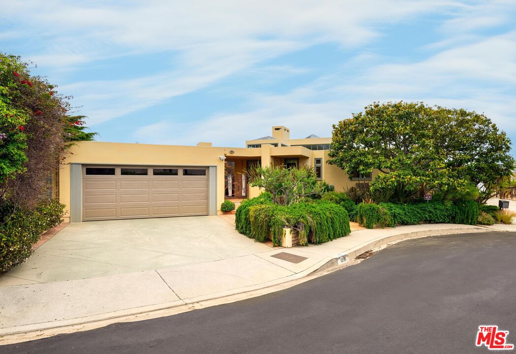 Pacific Palisades, California, 90272, United States, 4 Bedrooms Bedrooms, ,2 BathroomsBathrooms,Residential,For Sale,1770890