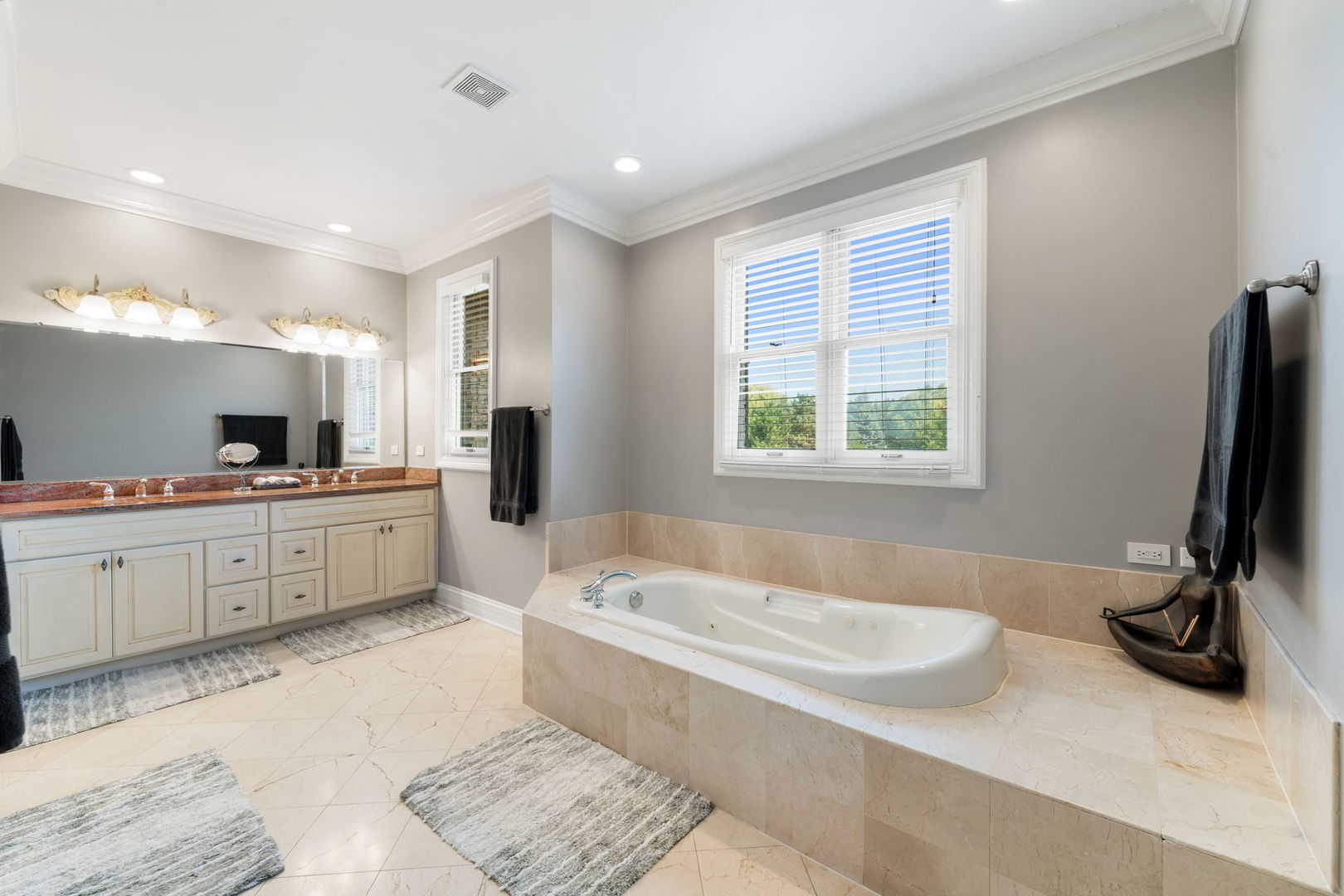 Lake Forest, Illinois, 60045, United States, 6 Bedrooms Bedrooms, ,7 BathroomsBathrooms,Residential,For Sale,1989872