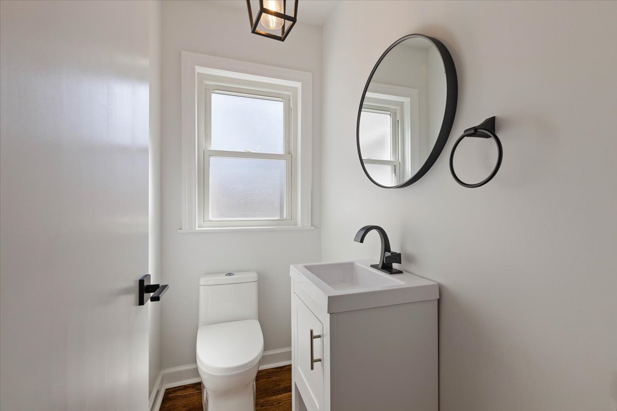 Lincolnwood, Illinois, 60712, United States, 3 Bedrooms Bedrooms, ,2 BathroomsBathrooms,Residential,For Sale,1900722